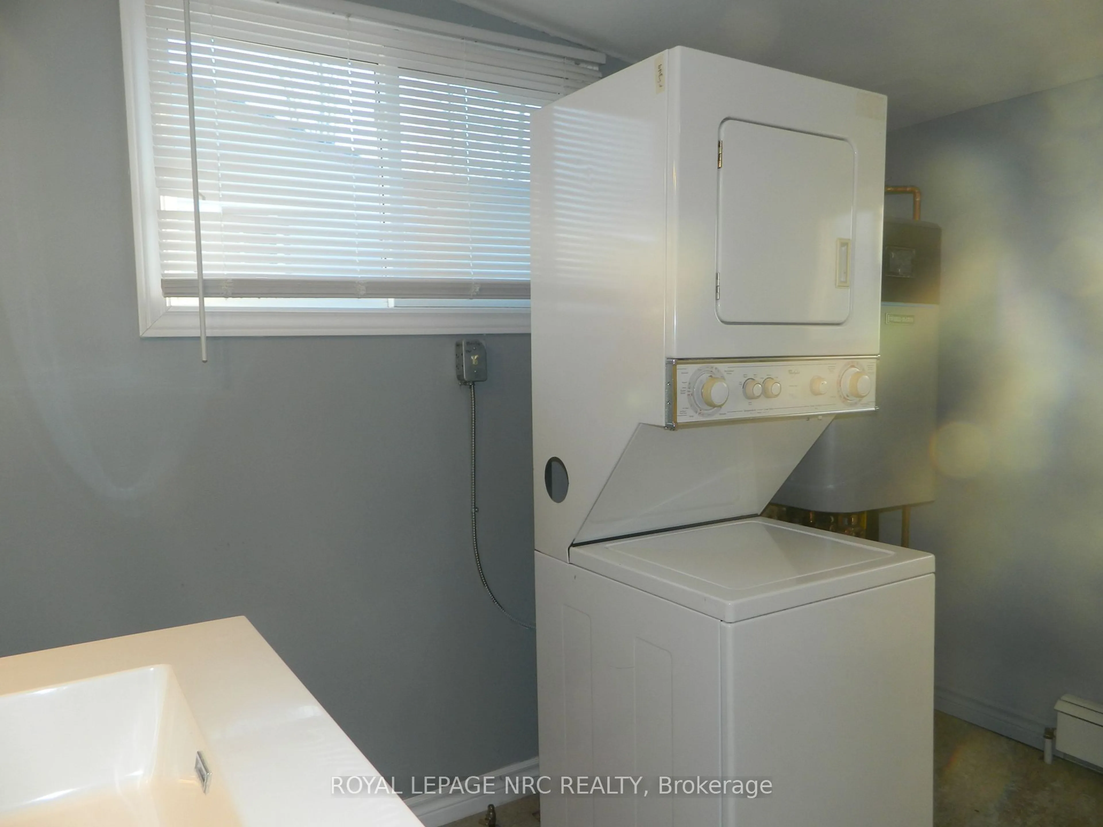 Laundry room for 1493 Thompson Rd, Fort Erie Ontario L2A 5M5