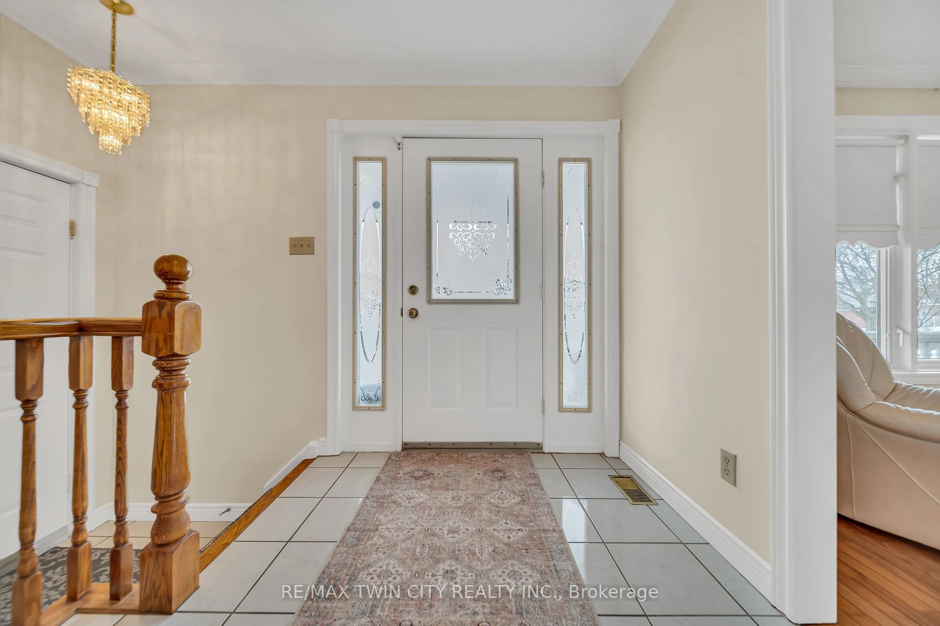 Indoor entryway for 30 Knowles Dr, Woodstock Ontario N4S 8T8