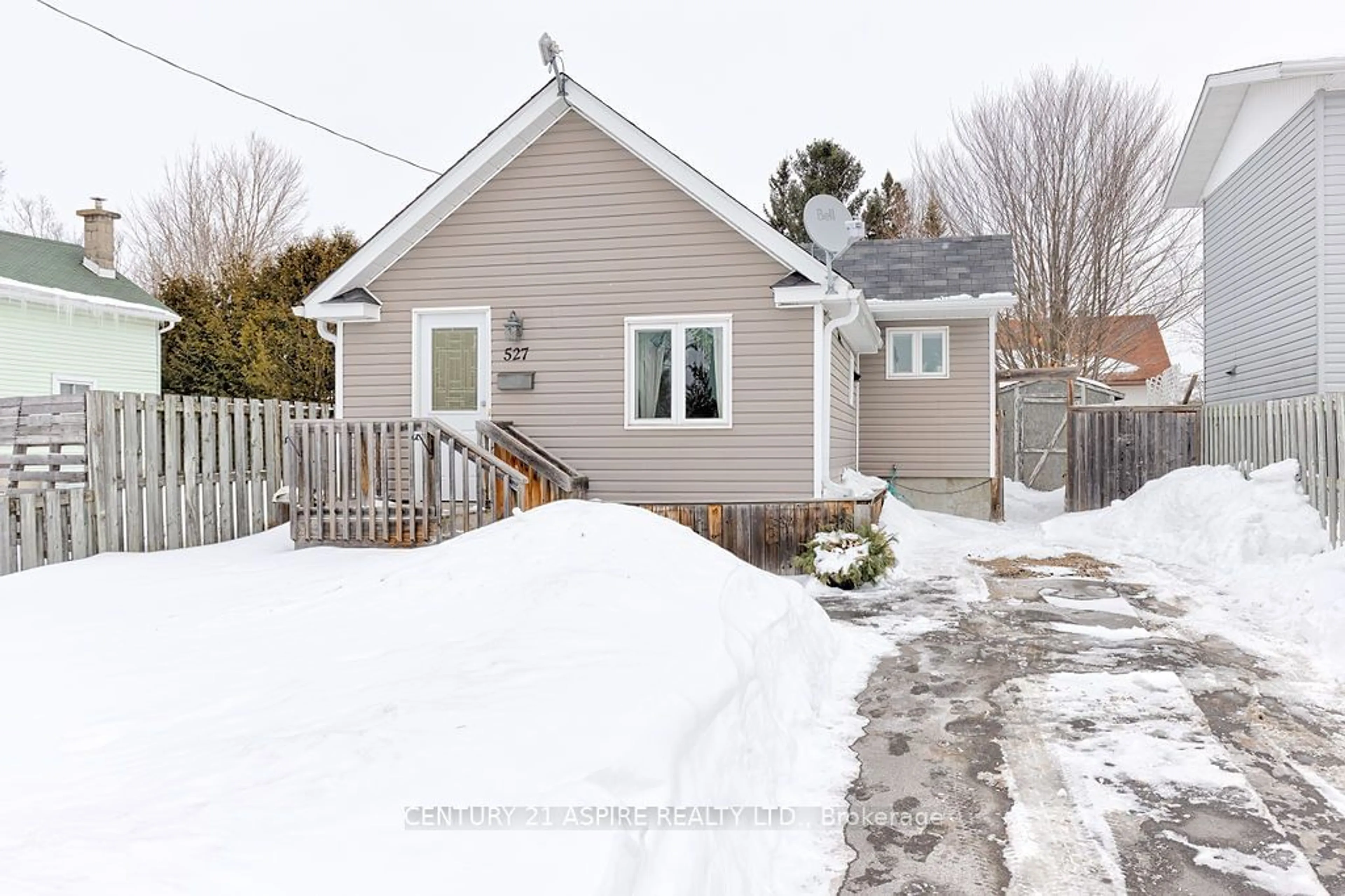 Unknown for 527 Julien St, Pembroke Ontario K8A 3R1
