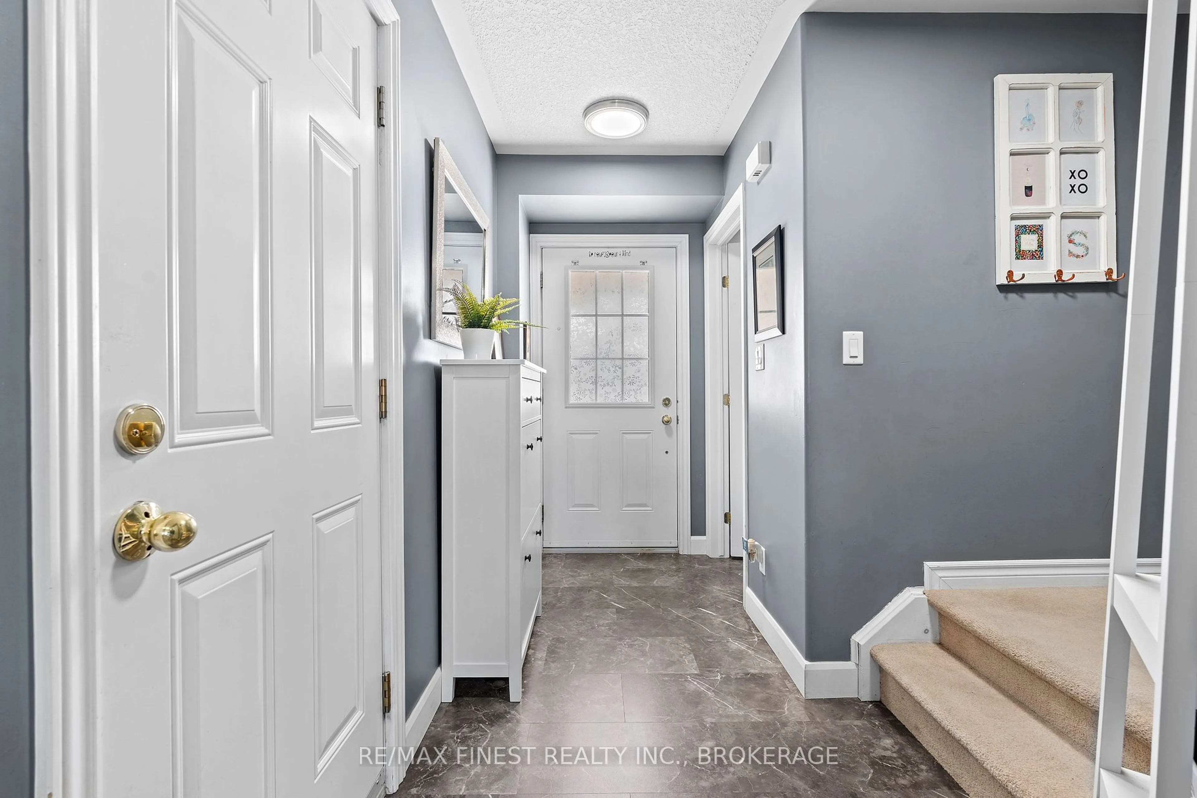 Indoor entryway for 394 Grandtrunk Ave, Kingston Ontario K7M 8W8