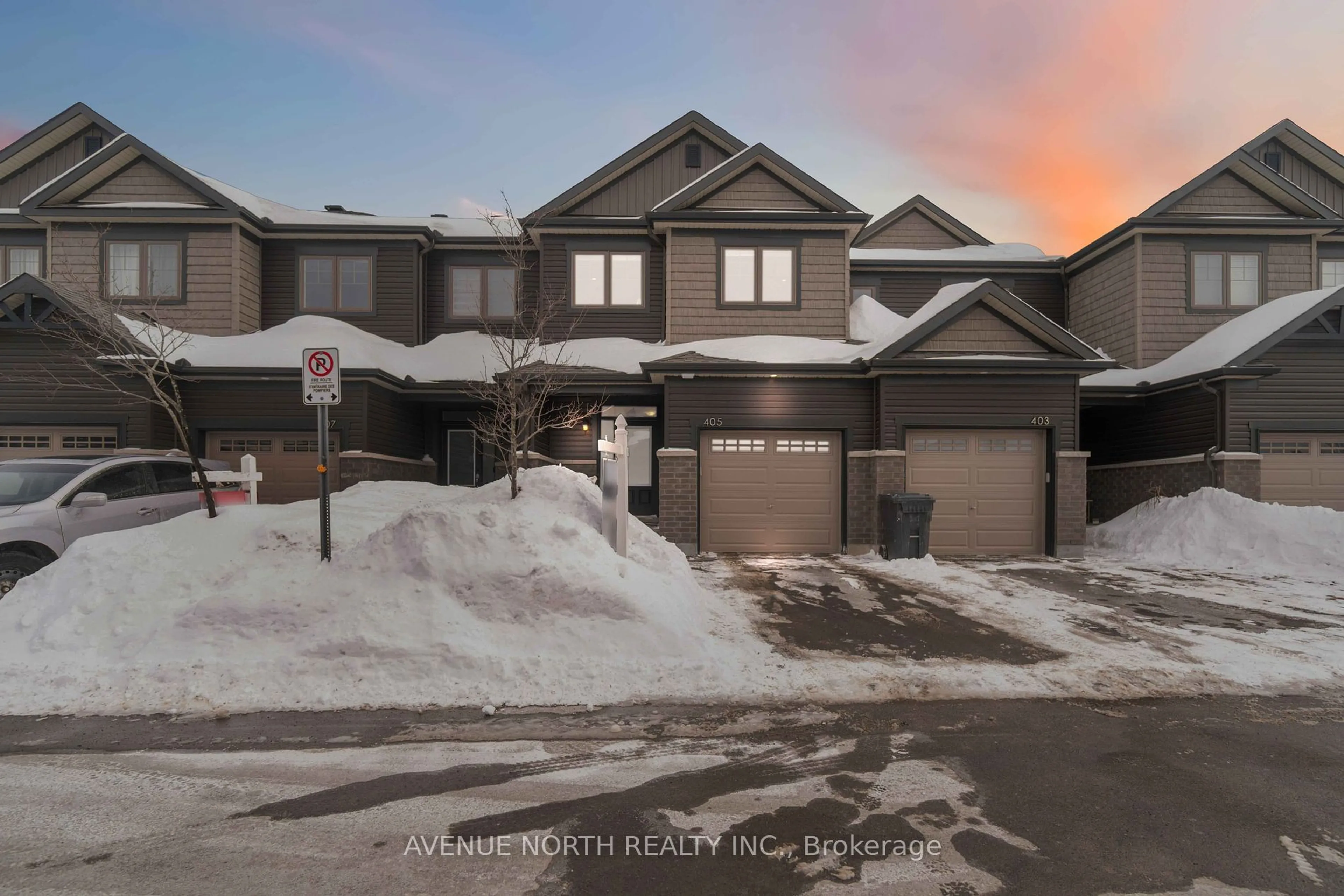 A pic from outside/outdoor area/front of a property/back of a property/a pic from drone, street for 405 Premiere Lane, Clarence-Rockland Ontario K2K 0M7