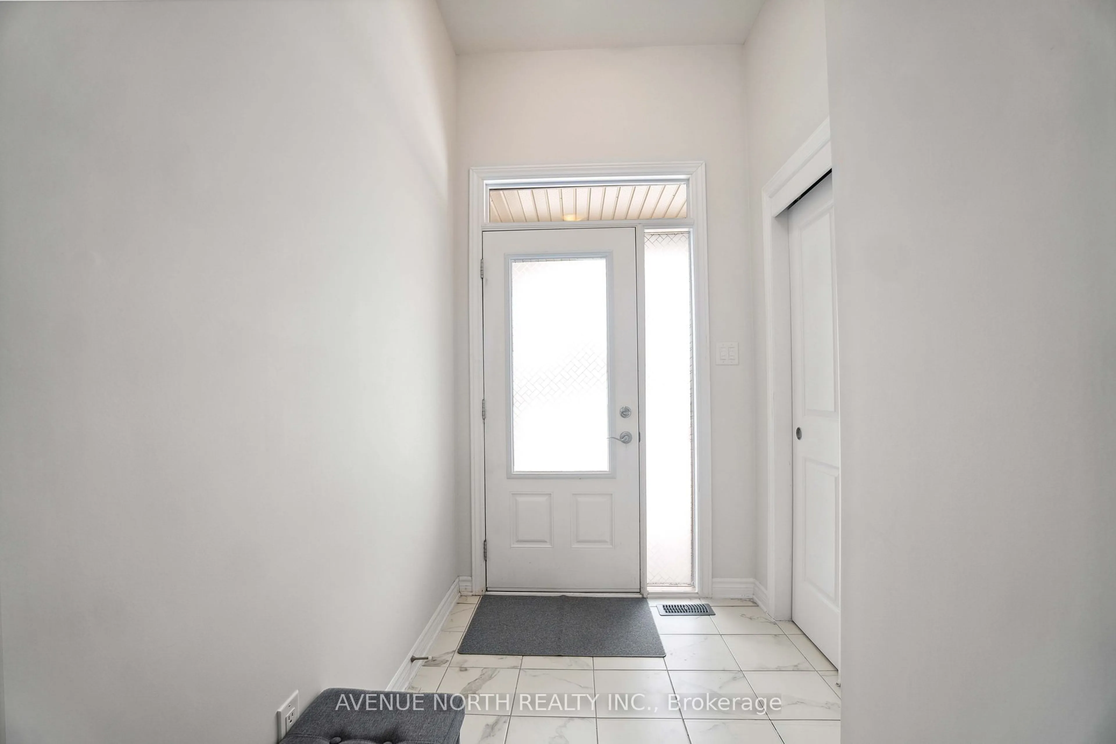 Indoor entryway for 405 Premiere Lane, Clarence-Rockland Ontario K2K 0M7