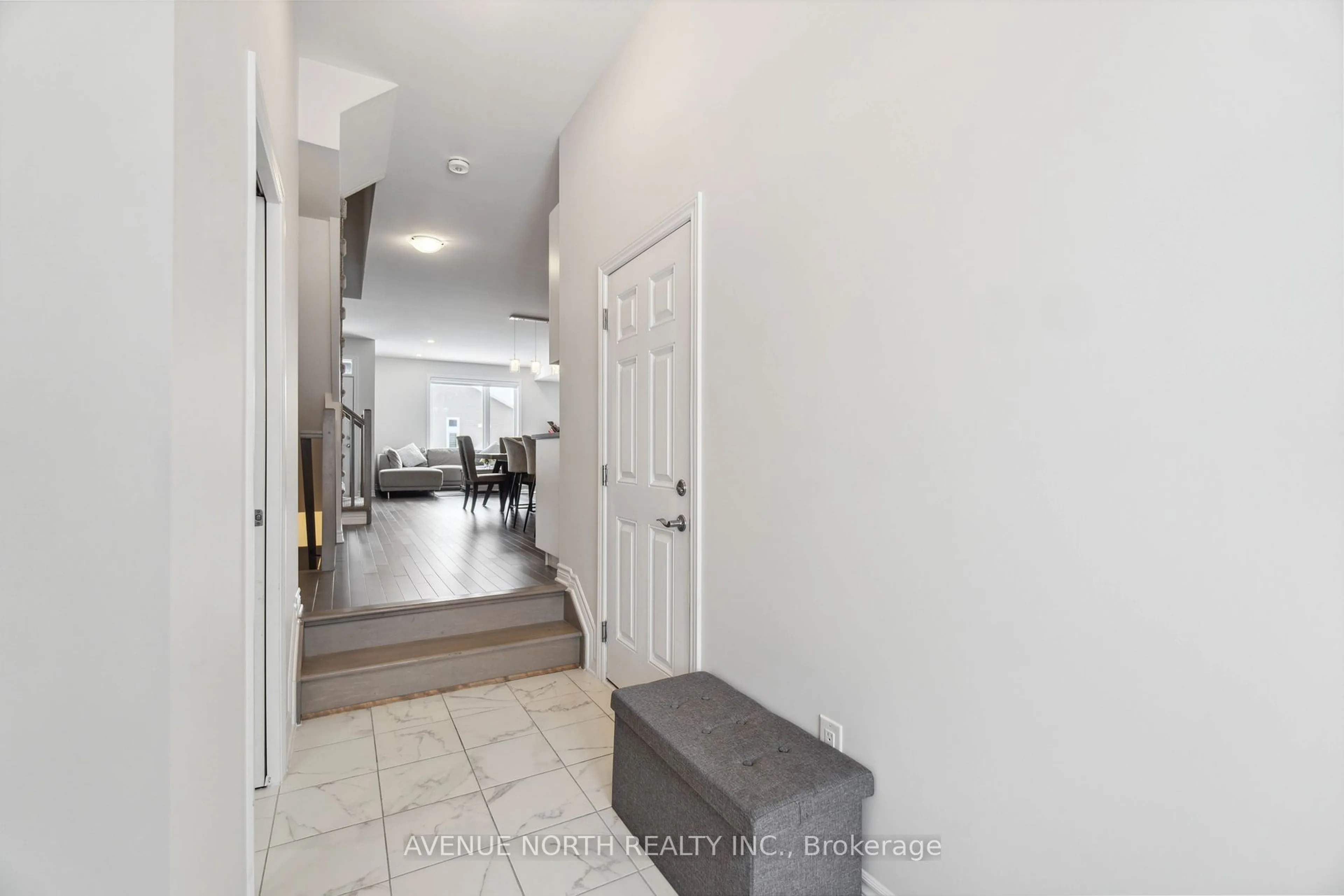 Indoor entryway for 405 Premiere Lane, Clarence-Rockland Ontario K2K 0M7