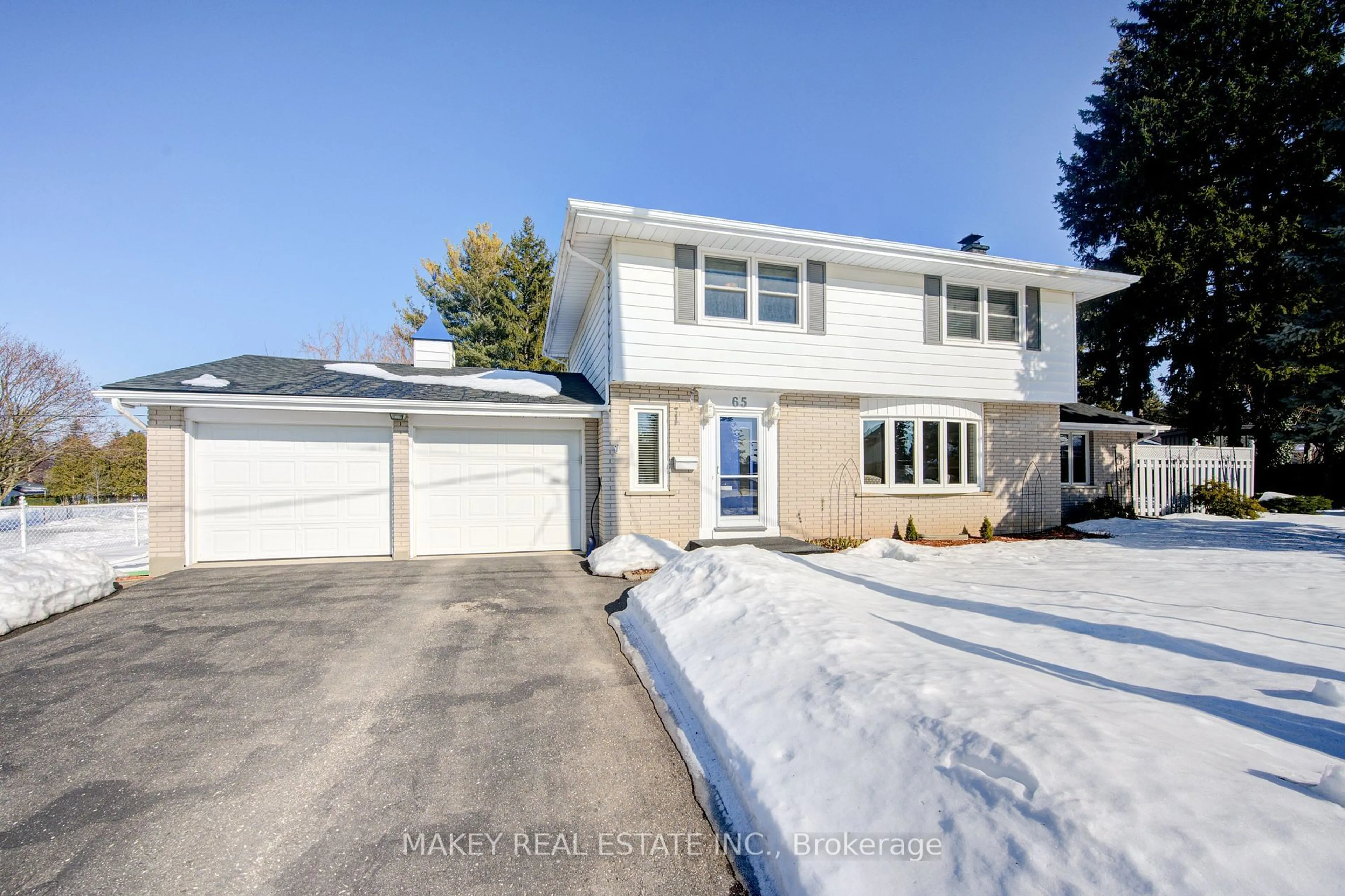 A pic from outside/outdoor area/front of a property/back of a property/a pic from drone, street for 65 Northland Cres, Woodstock Ontario N4S 6T4