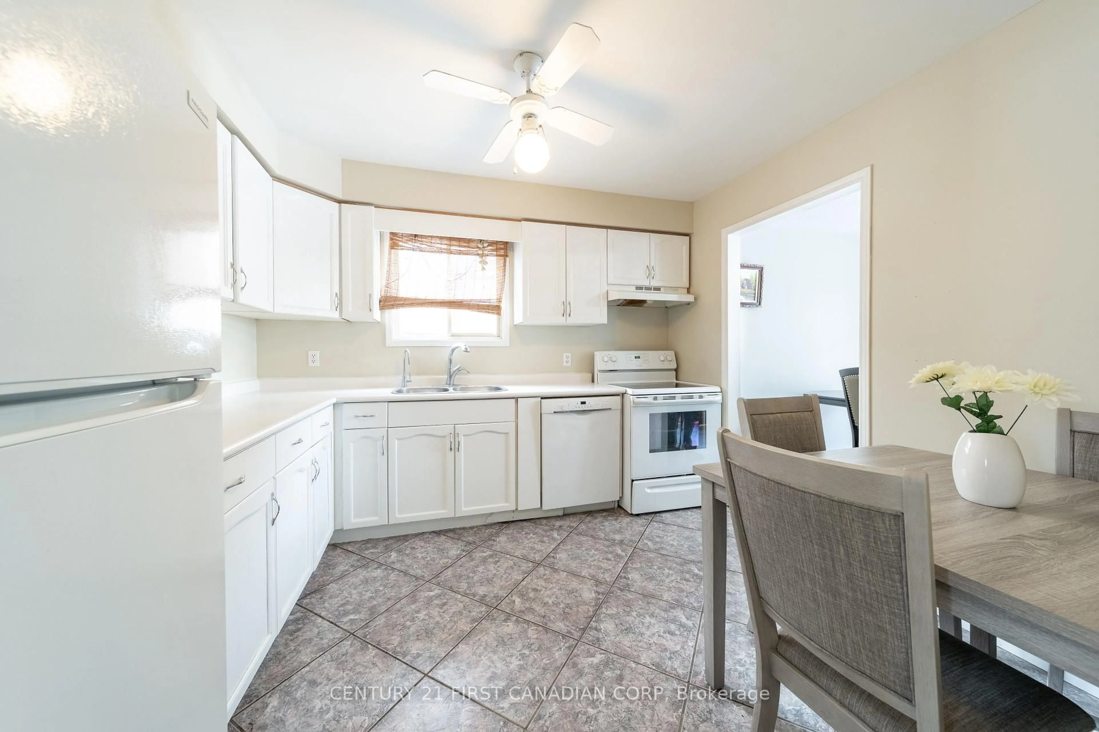 Standard kitchen, ceramic/tile floor for 869 Shelborne St, London Ontario N5Z 5A7