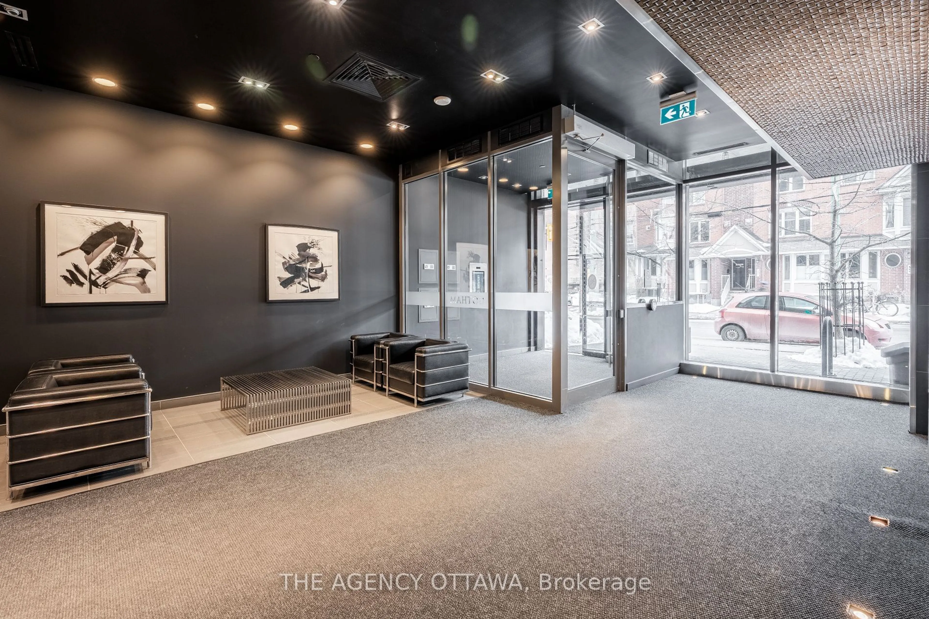 Indoor foyer for 224 Lyon St #907, Ottawa Centre Ontario K1R 0C1