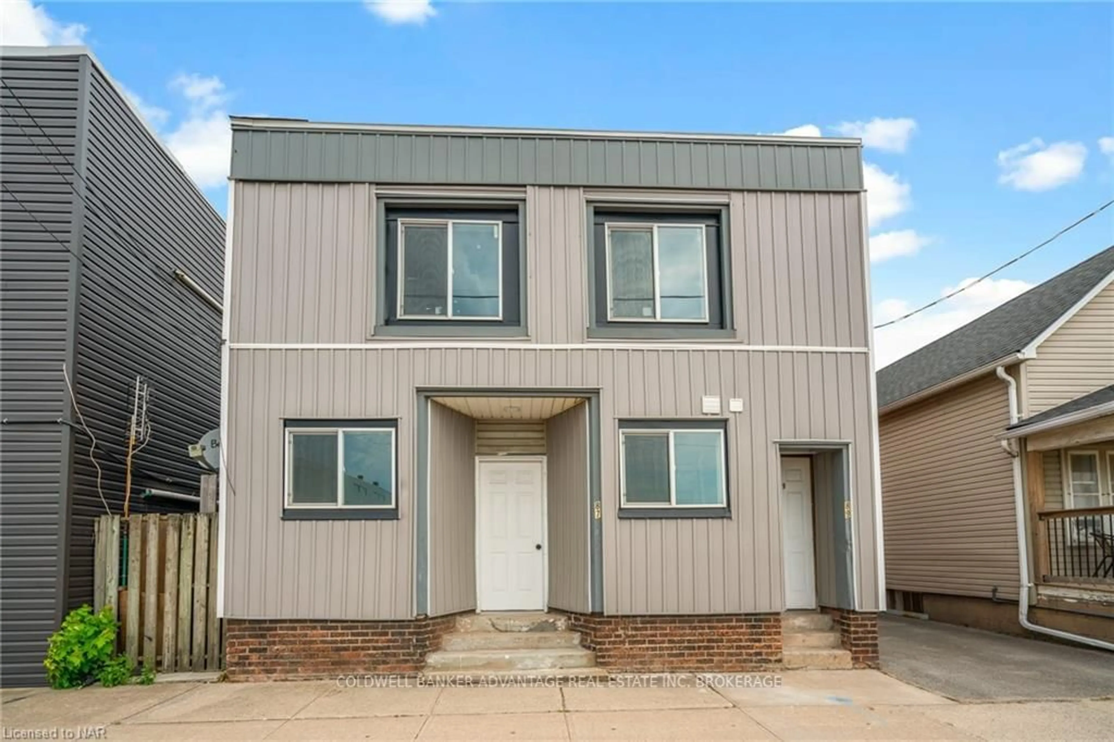 Home with vinyl exterior material, building for 87 Ontario Rd, Welland Ontario L3B 5C3