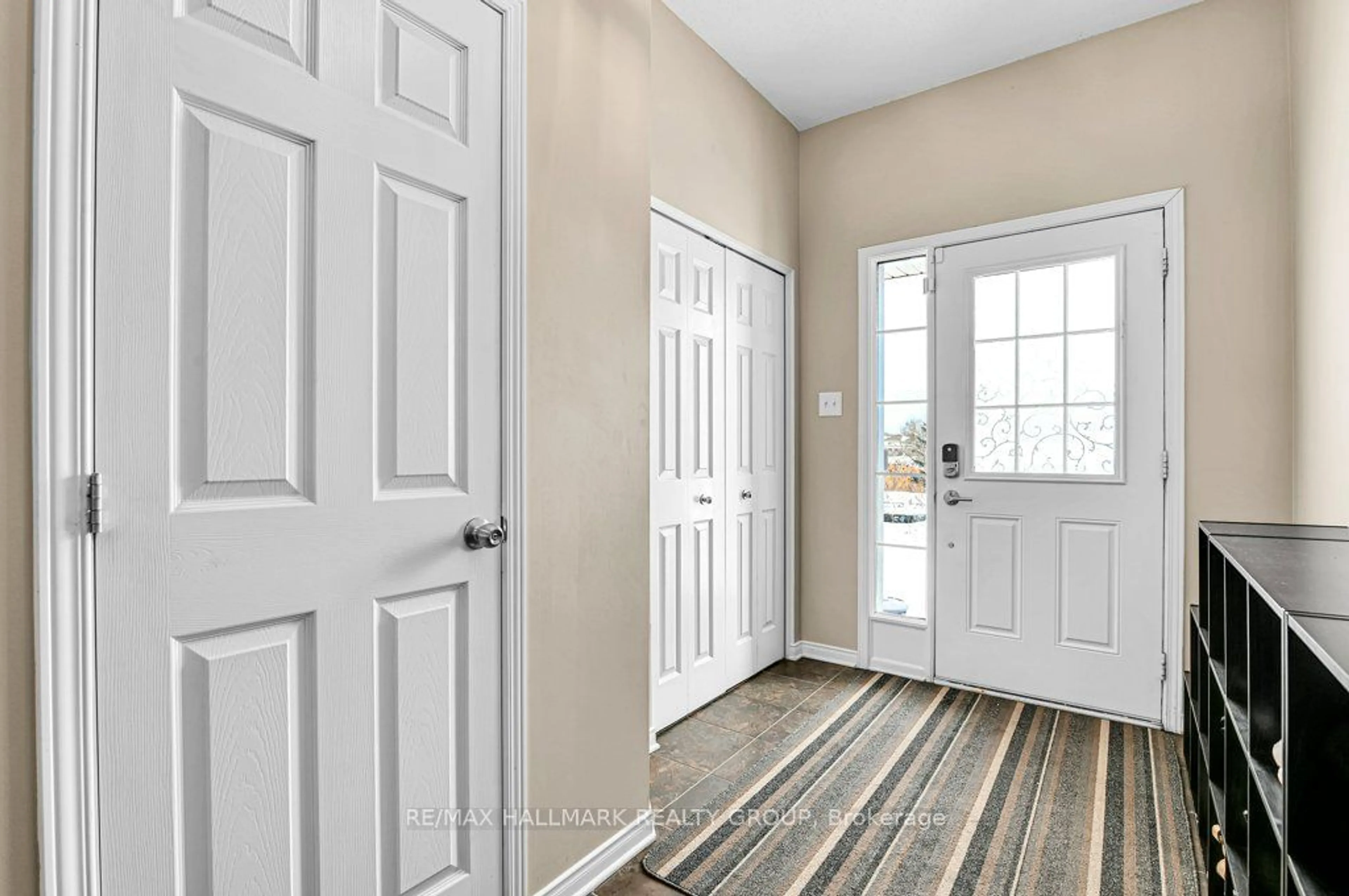 Indoor entryway for 435 Brigitta St, Kanata Ontario K2S 0J6