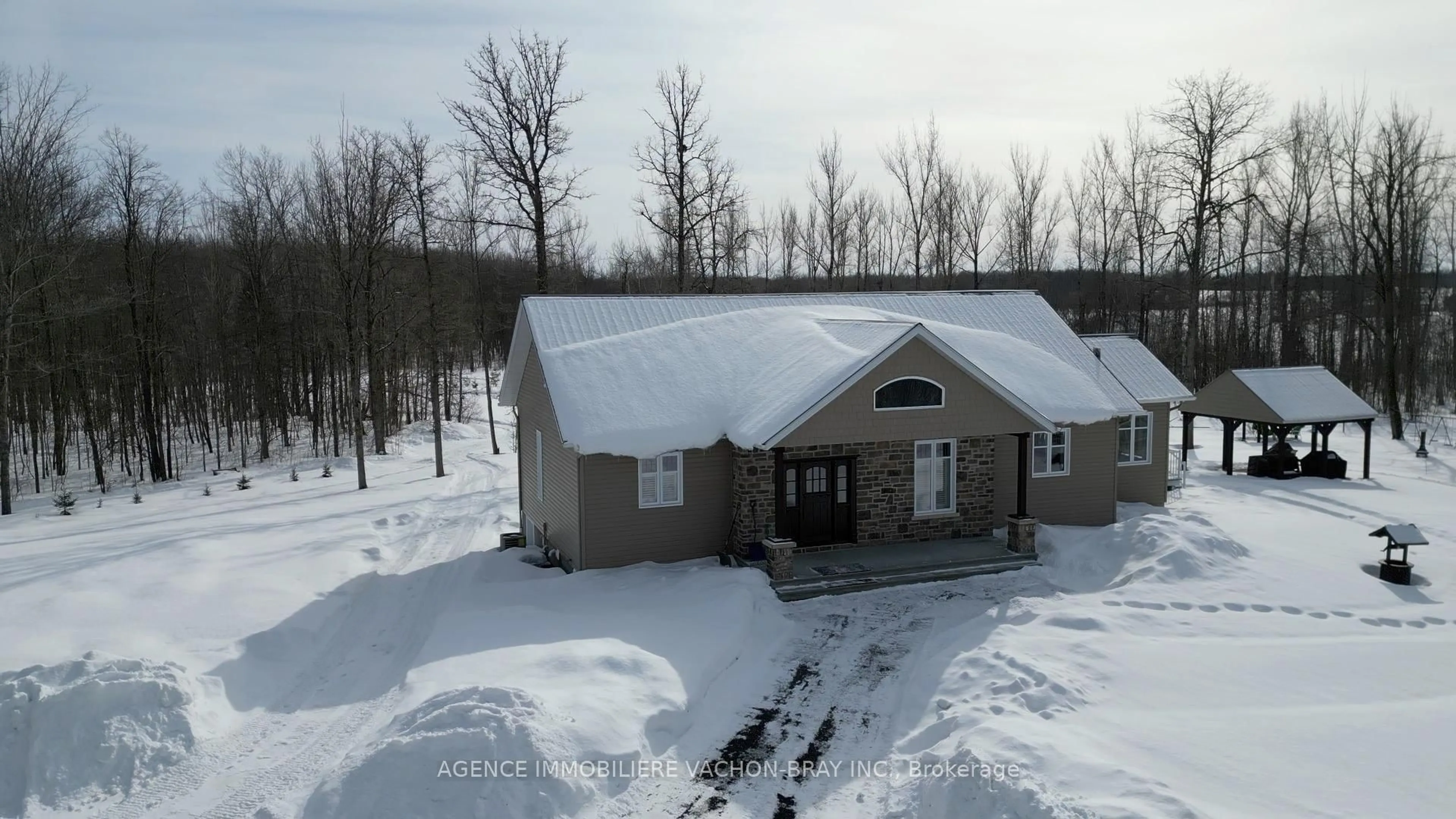 A pic from outside/outdoor area/front of a property/back of a property/a pic from drone, unknown for 18668 Concession 2 Rd, North Glengarry Ontario K0C 1B0