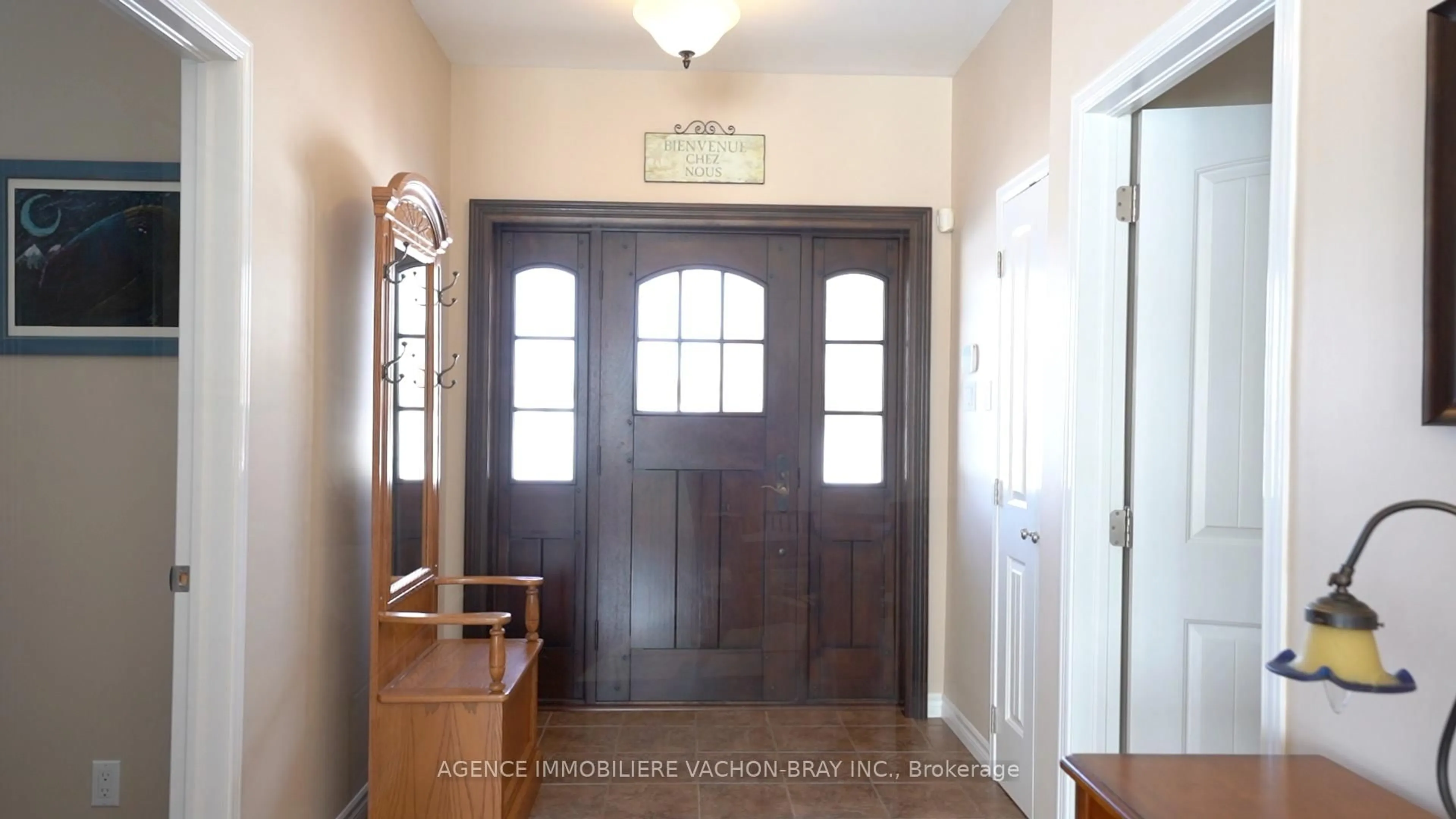 Indoor entryway for 18668 Concession 2 Rd, North Glengarry Ontario K0C 1B0