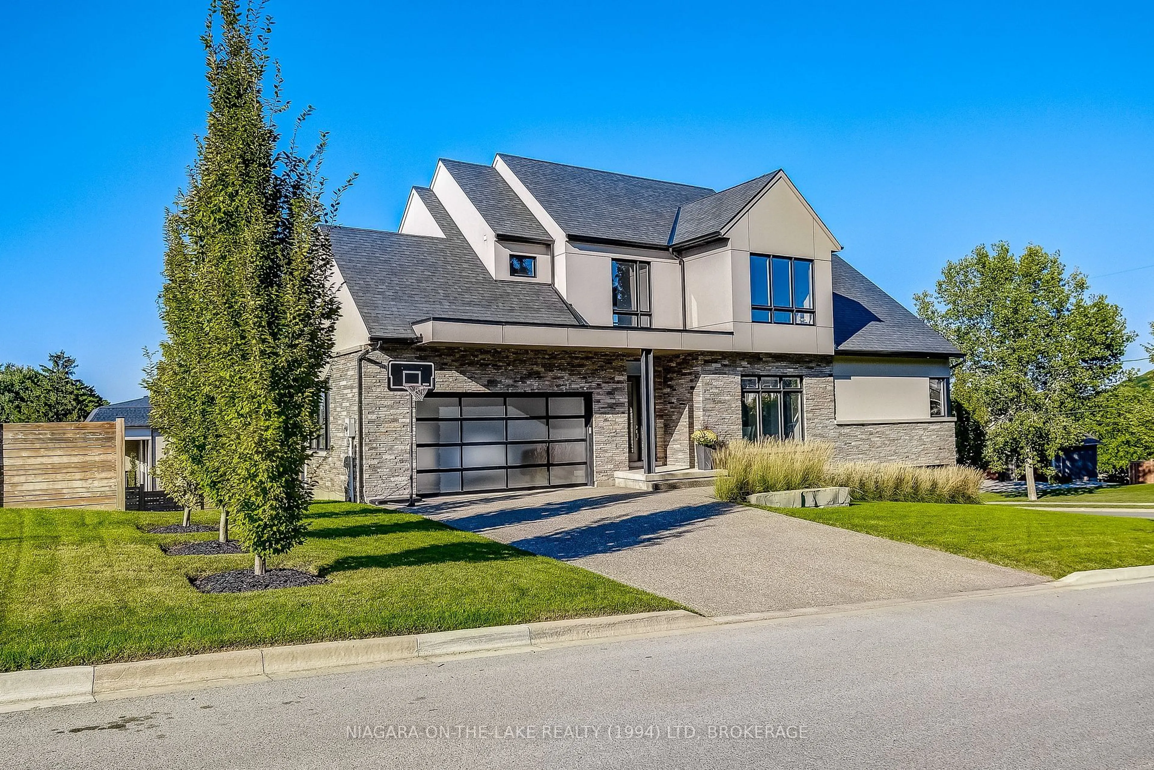 Home with brick exterior material, street for 94 TANBARK Rd, Niagara-on-the-Lake Ontario L0S 1J0