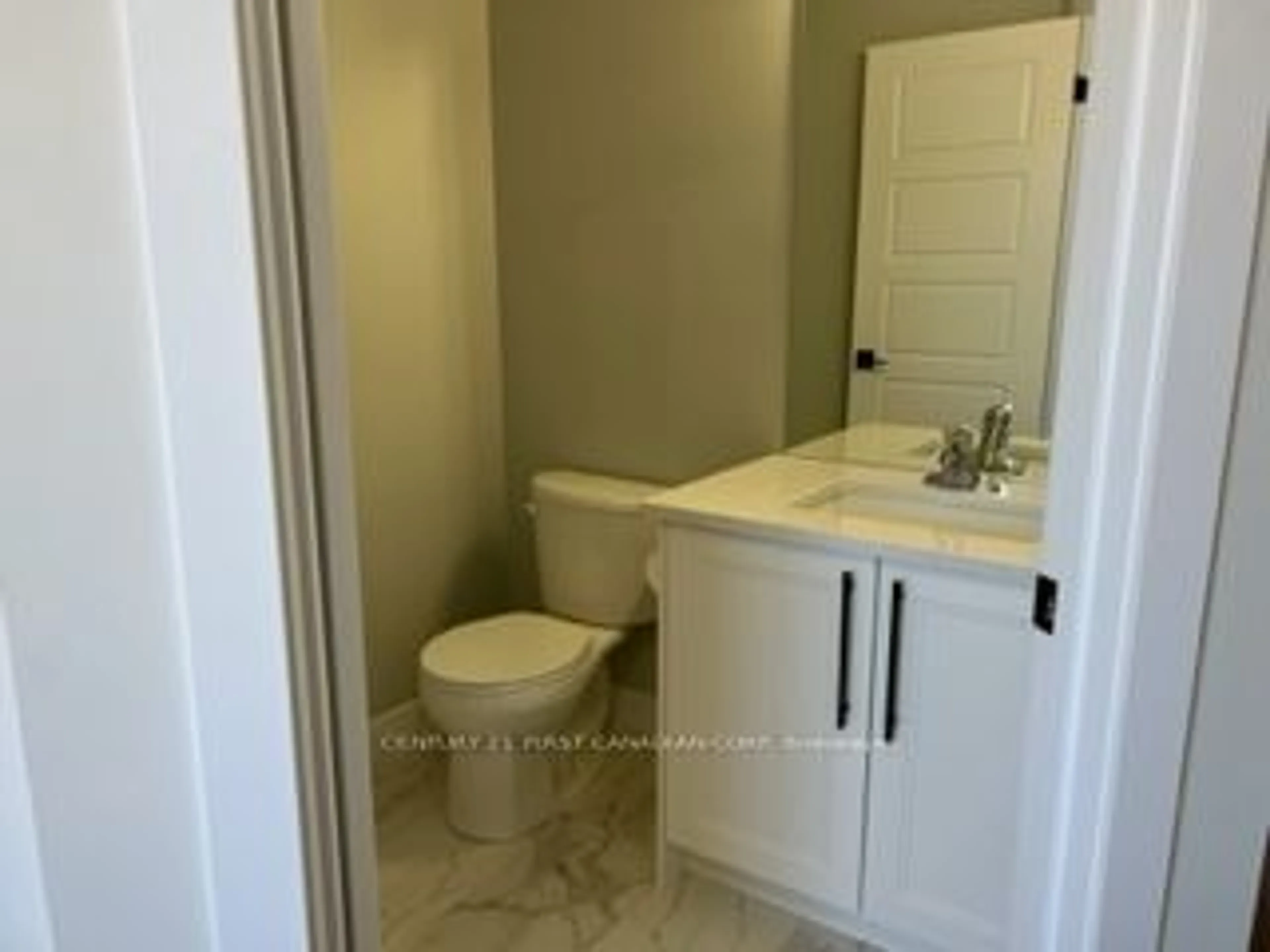 Standard bathroom, ceramic/tile floor for 140 Doan Dr, Middlesex Centre Ontario N0L 1R0