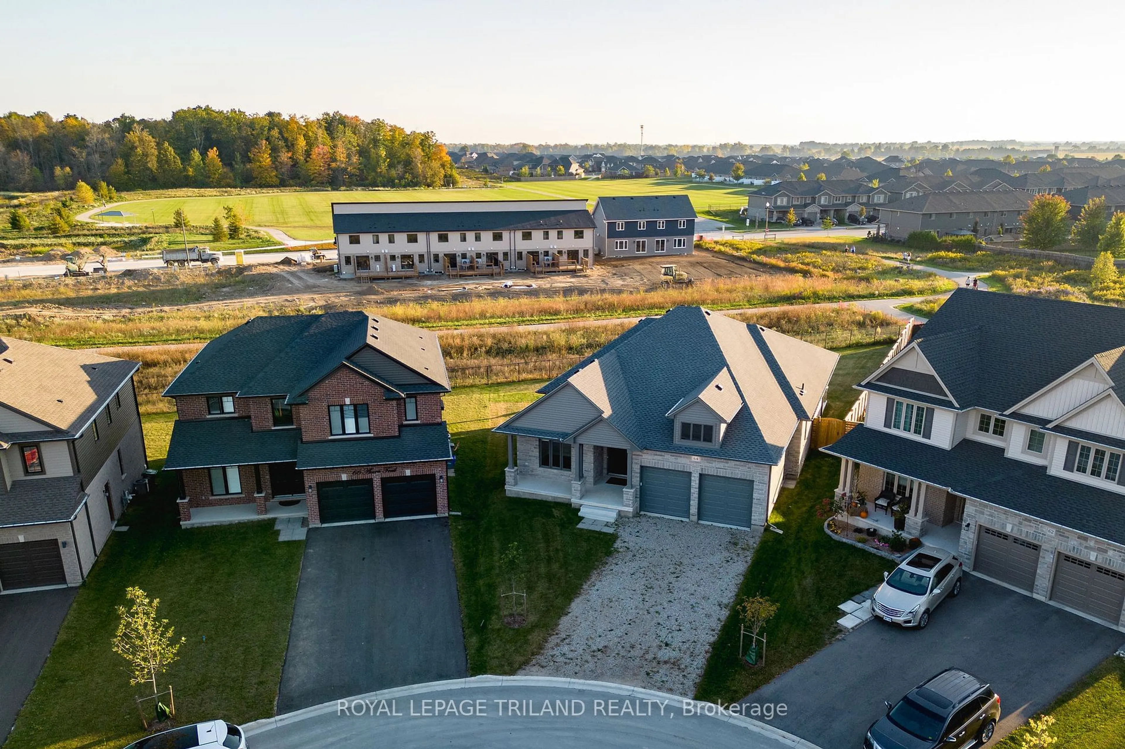 A pic from outside/outdoor area/front of a property/back of a property/a pic from drone, unknown for 64 Acorn Tr, St. Thomas Ontario N5R 0H8