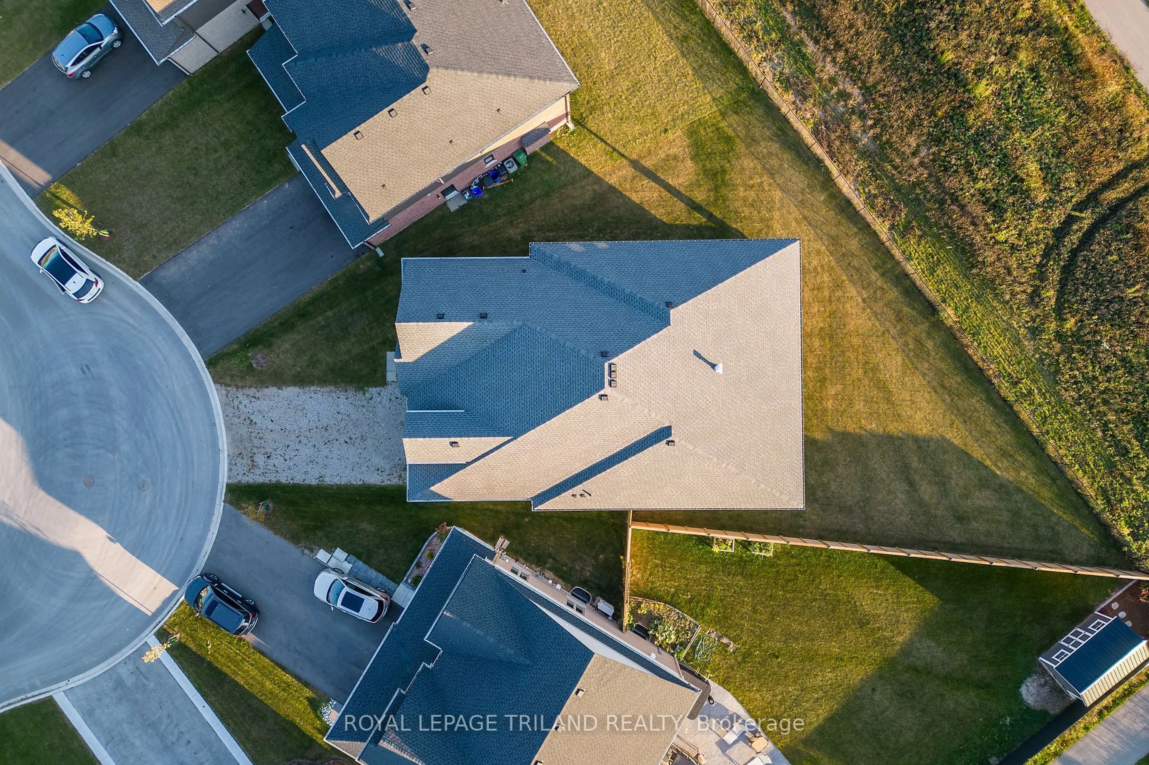 A pic from outside/outdoor area/front of a property/back of a property/a pic from drone, unknown for 64 Acorn Tr, St. Thomas Ontario N5R 0H8