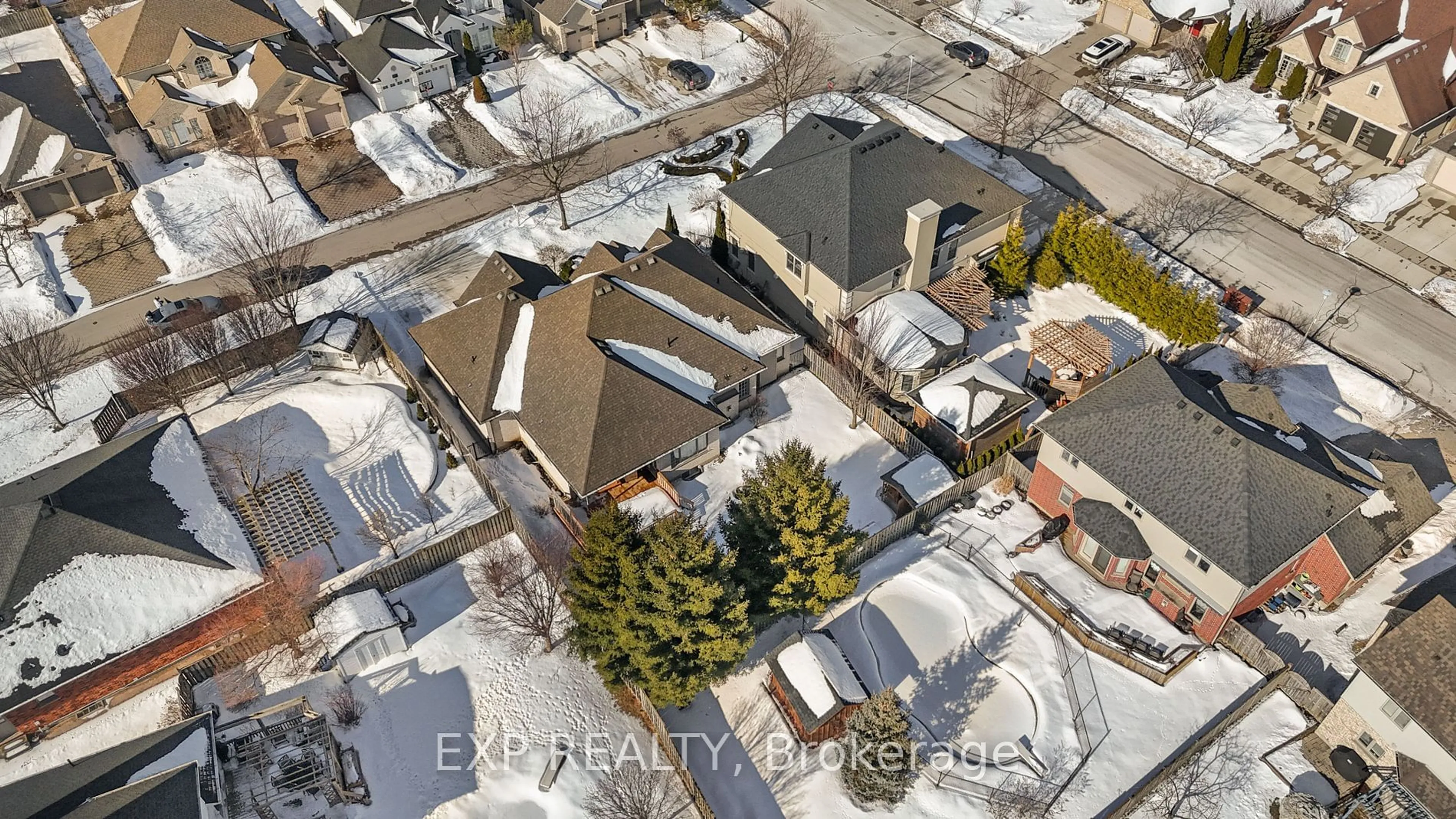 A pic from outside/outdoor area/front of a property/back of a property/a pic from drone, street for 1961 McCracken Crt, London Ontario N6G 5J2