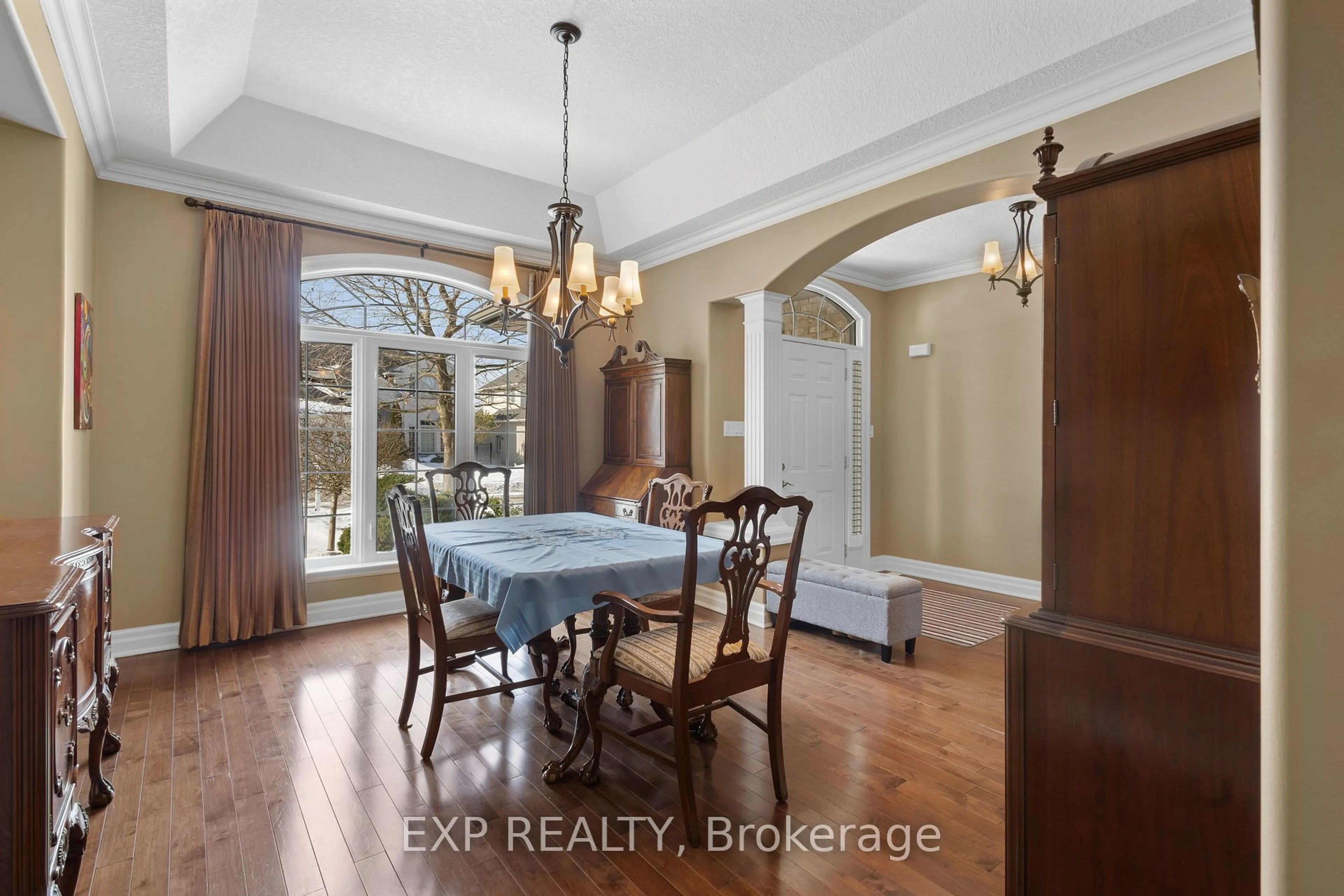 Dining room, ceramic/tile floor for 1961 McCracken Crt, London Ontario N6G 5J2