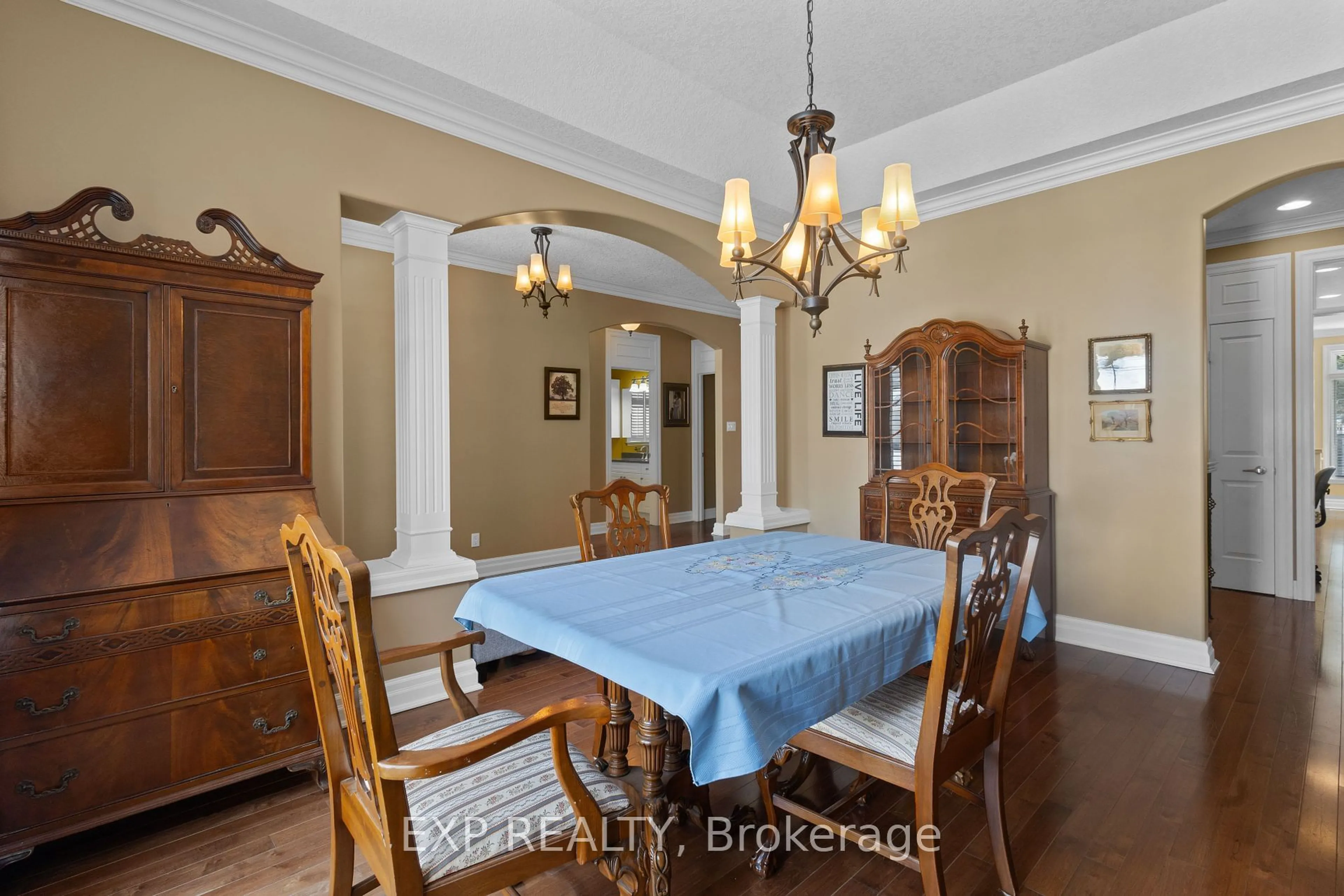 Dining room, unknown for 1961 McCracken Crt, London Ontario N6G 5J2