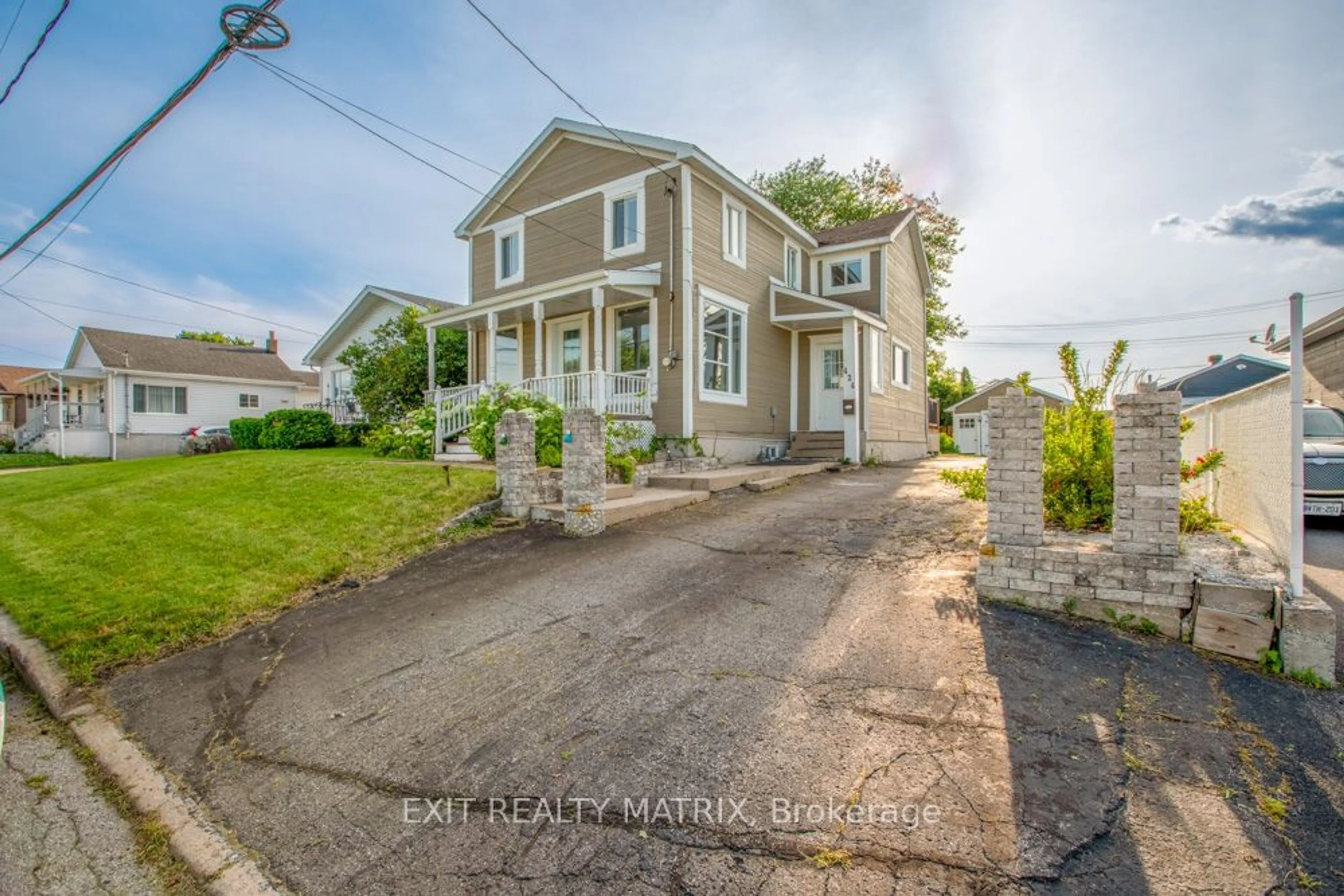 A pic from outside/outdoor area/front of a property/back of a property/a pic from drone, street for 424 CATHERINE St, Hawkesbury Ontario K6A 1Z9