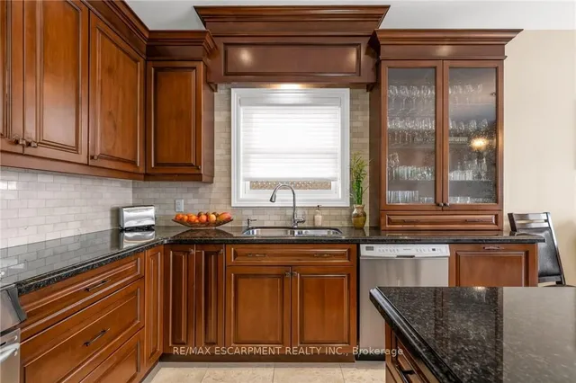 Additional property image - 1705 Upper Wellington St