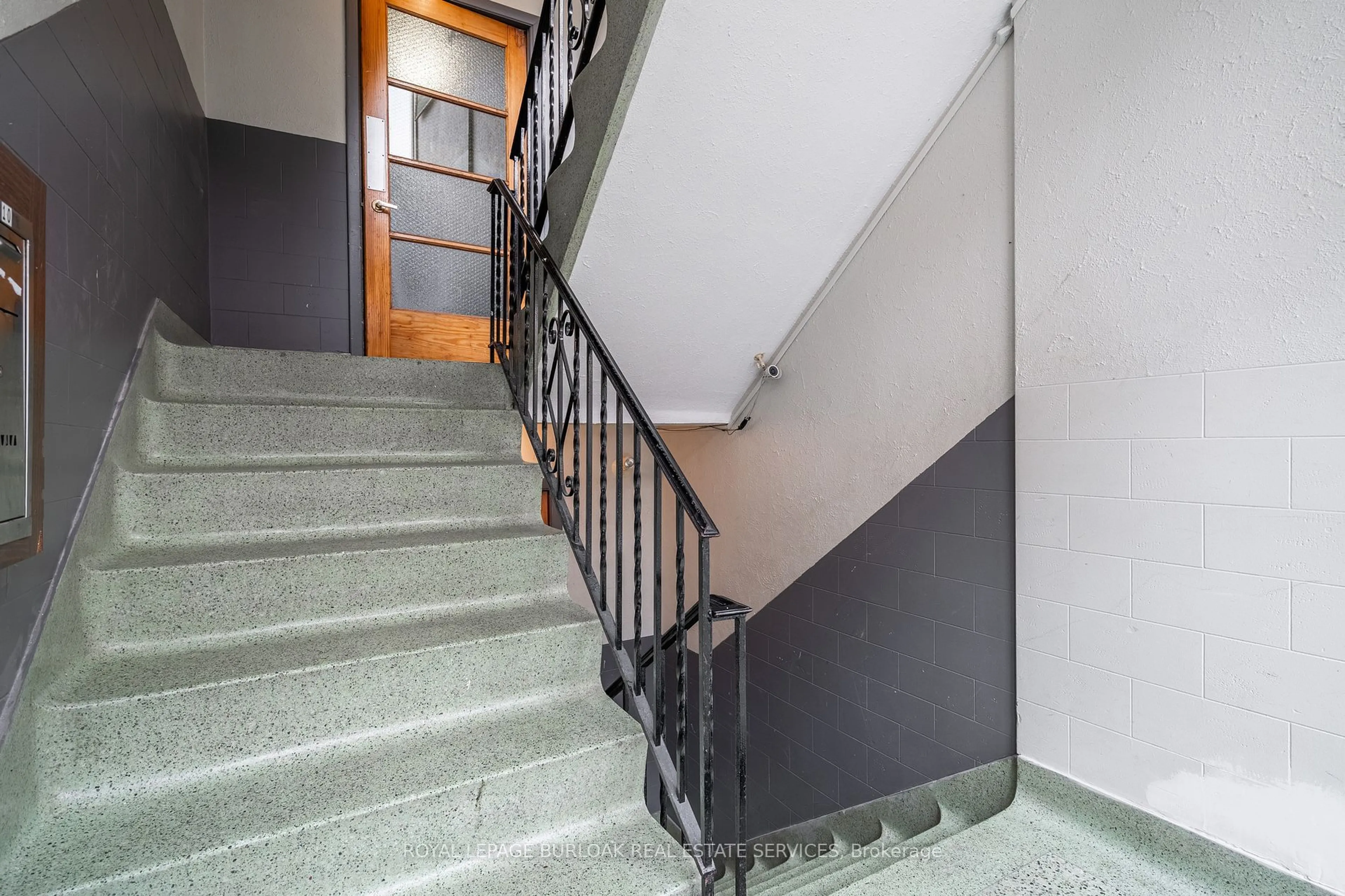 Stairs for 165 & 169 Park Row, Hamilton Ontario L8K 2K1