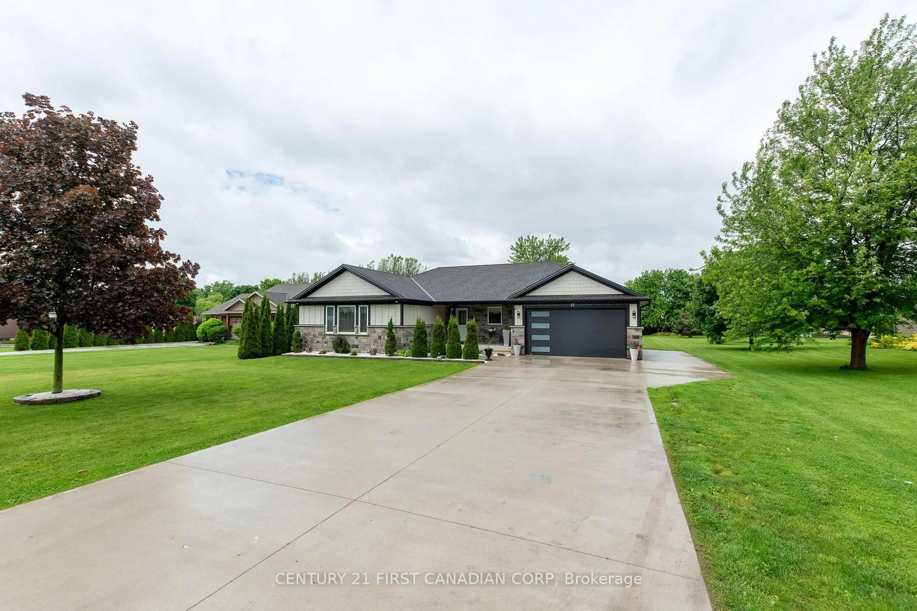 A pic from outside/outdoor area/front of a property/back of a property/a pic from drone, street for 37 Union St, Bayham Ontario N0J 1Z0