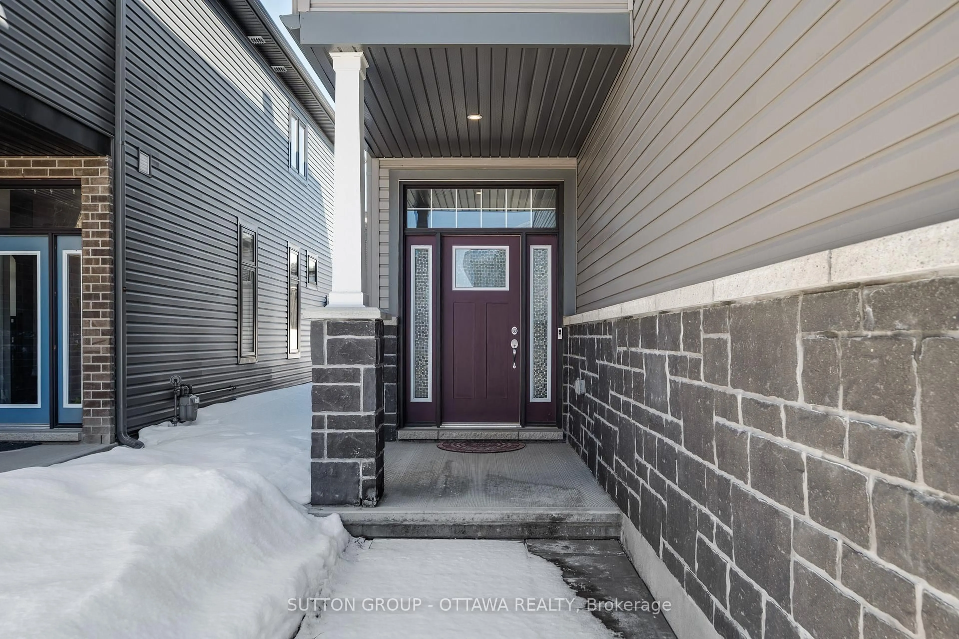 Indoor entryway for 604 Enclave Lane, Clarence-Rockland Ontario K4K 0M8