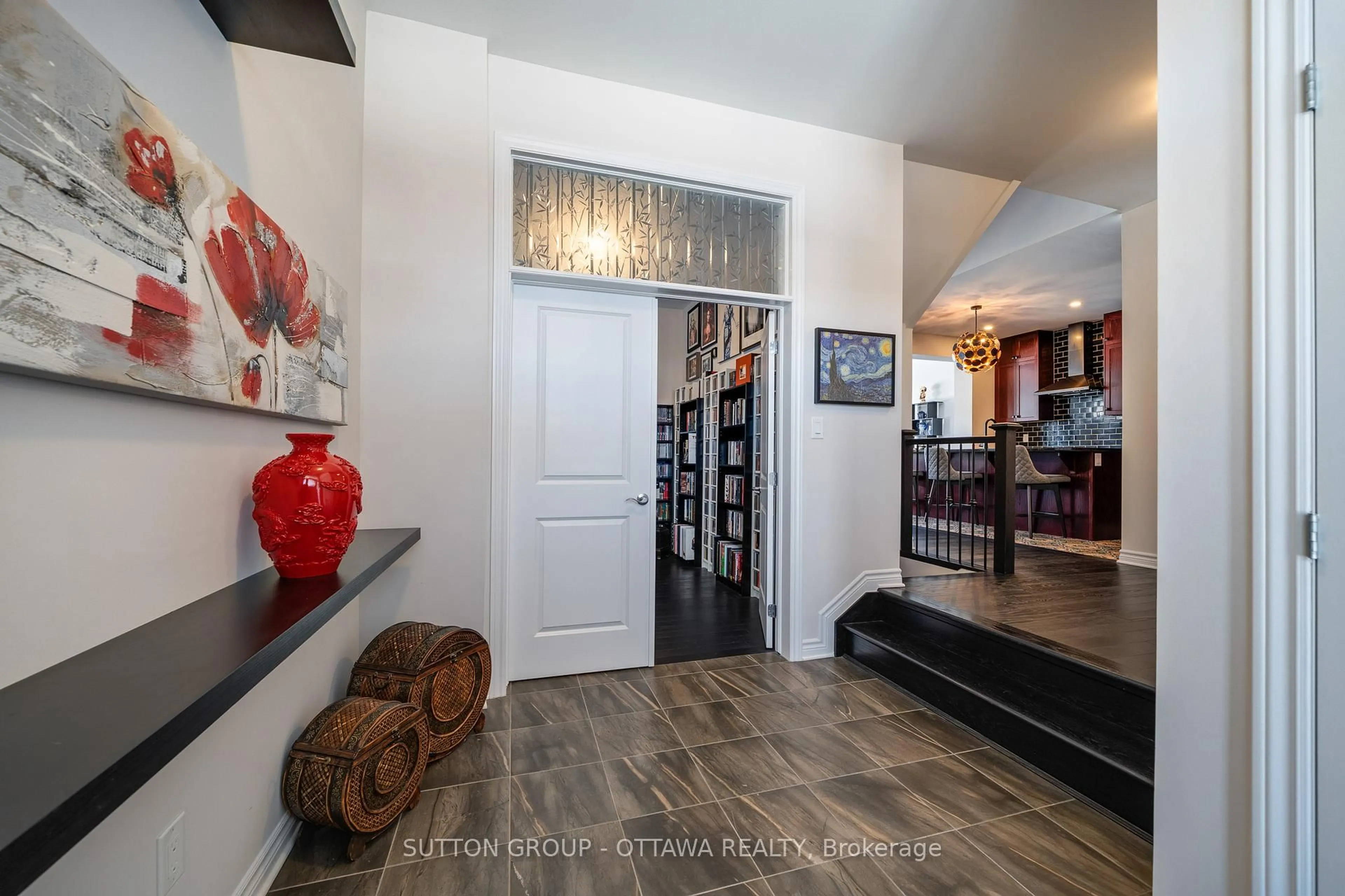 Indoor entryway for 604 Enclave Lane, Clarence-Rockland Ontario K4K 0M8