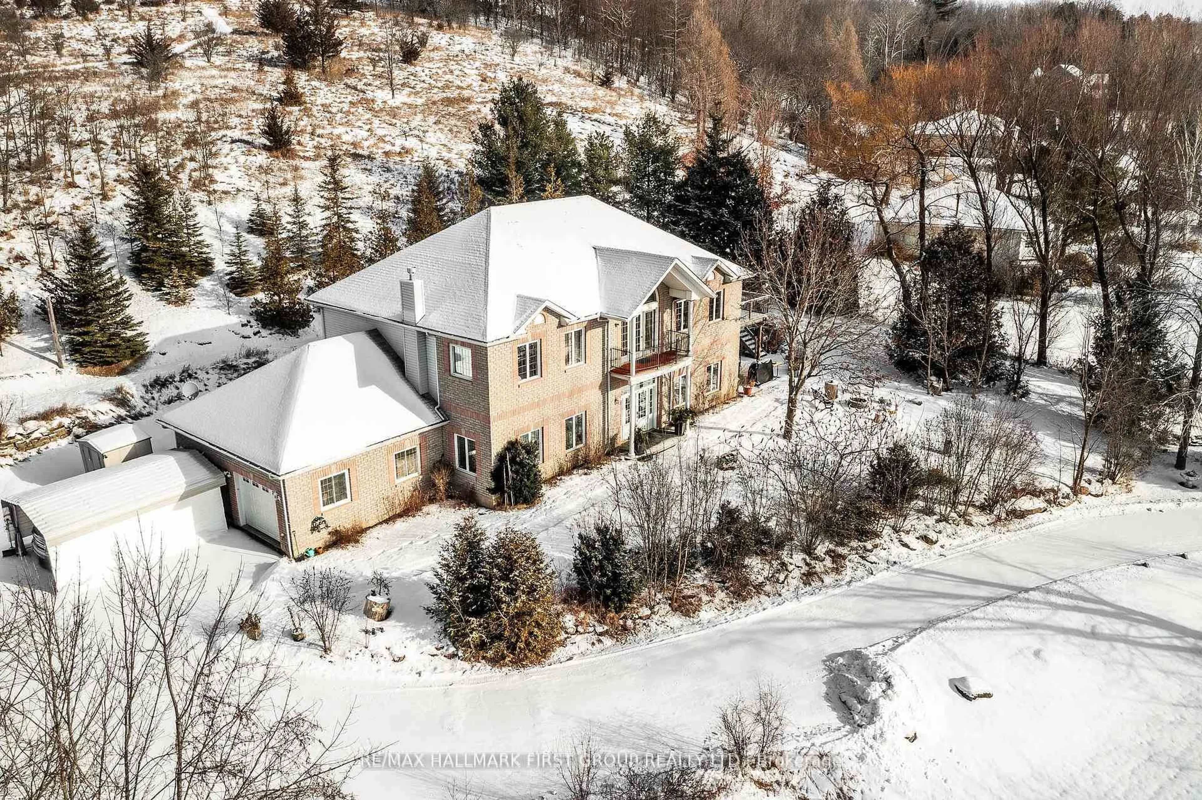 A pic from outside/outdoor area/front of a property/back of a property/a pic from drone, mountain view for 9488 Hutsell Rd, Hamilton Township Ontario K0K 1C0