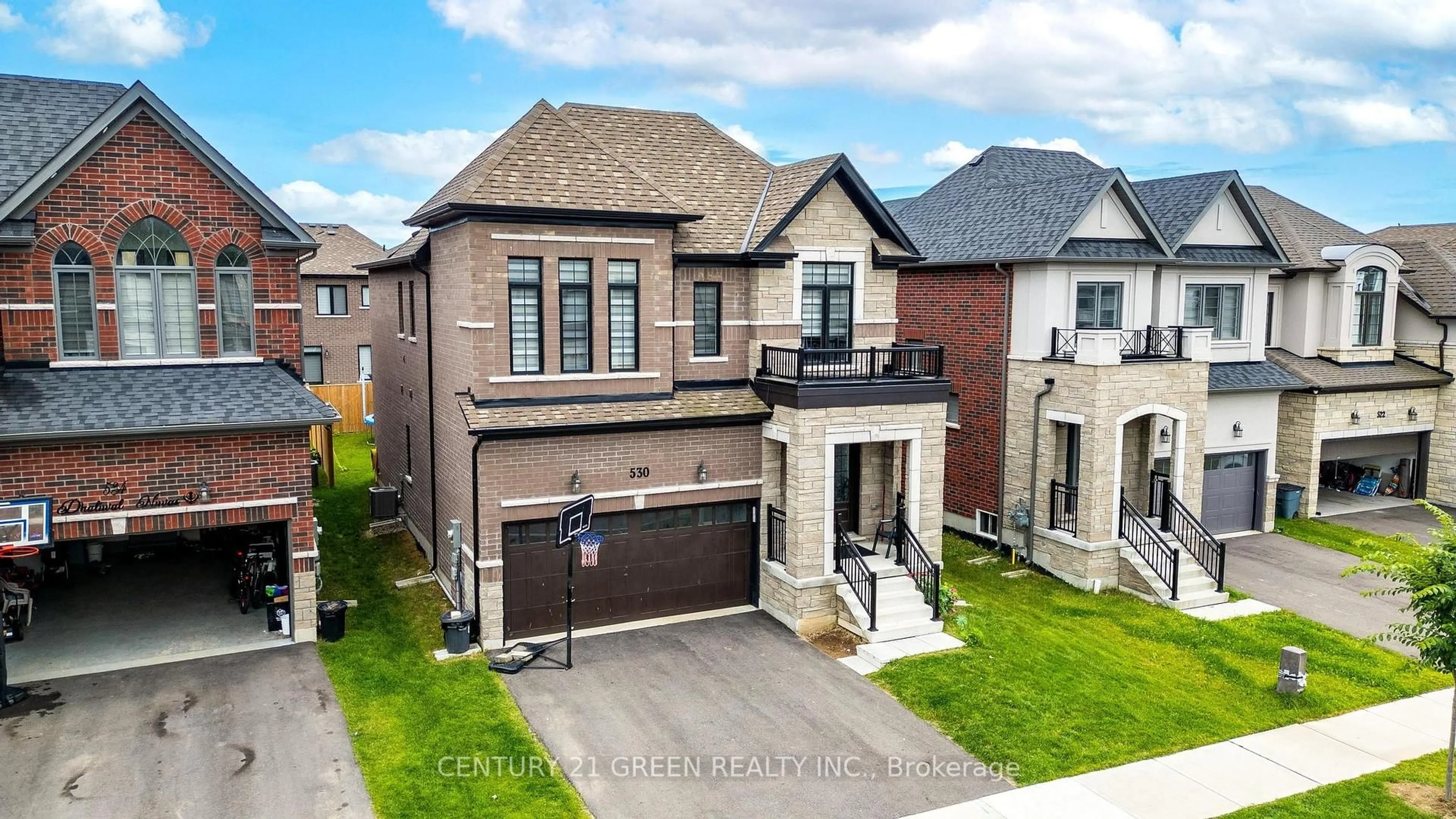 A pic from outside/outdoor area/front of a property/back of a property/a pic from drone, street for 530 Thompson St, Woodstock Ontario N4T 0M2