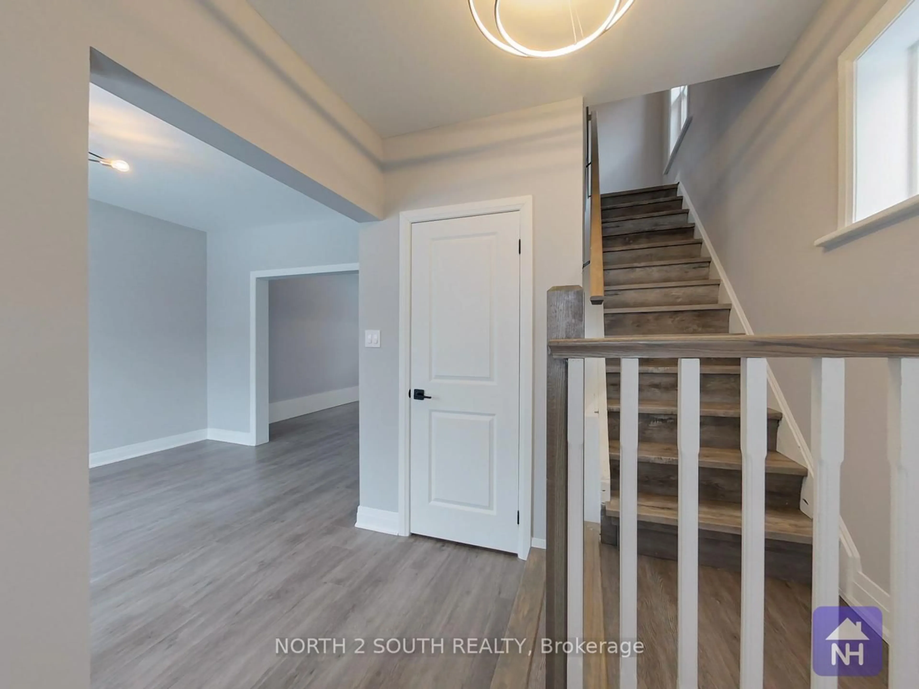 Indoor entryway for 190 Stewart St, Peterborough Central Ontario K9J 3M5