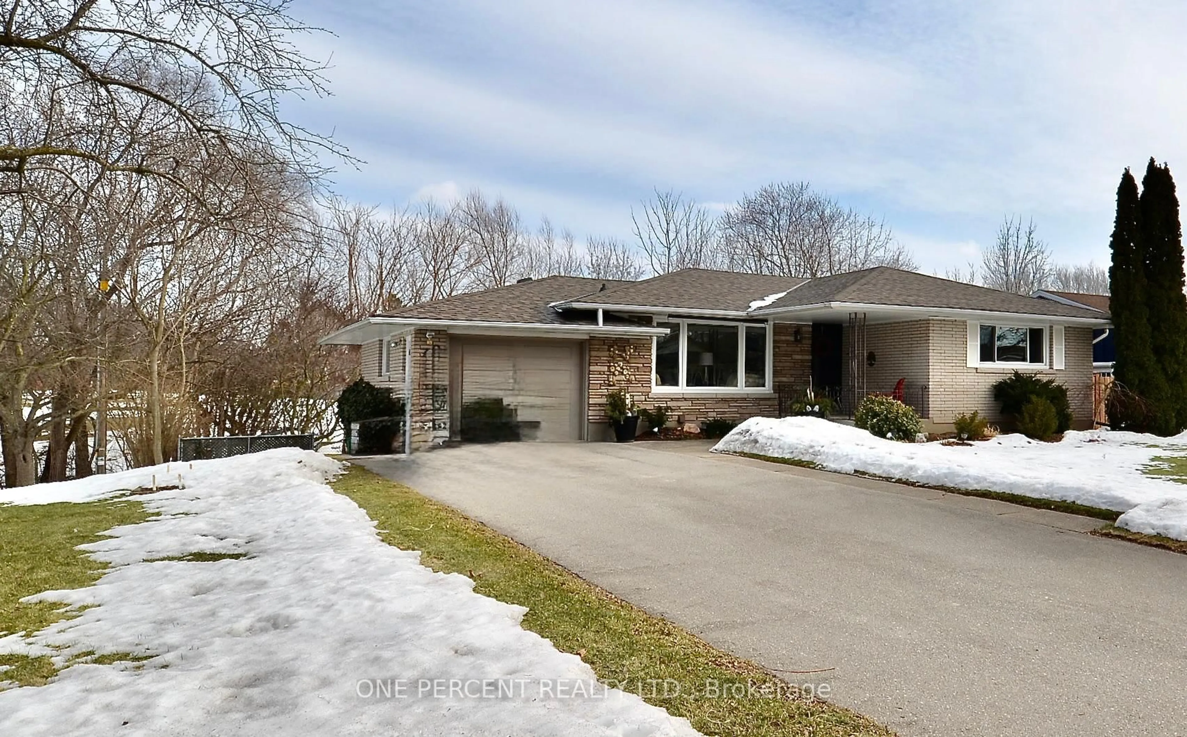 Home with brick exterior material, street for 38 Strathcona Dr, St. Catharines Ontario L2M 2A9