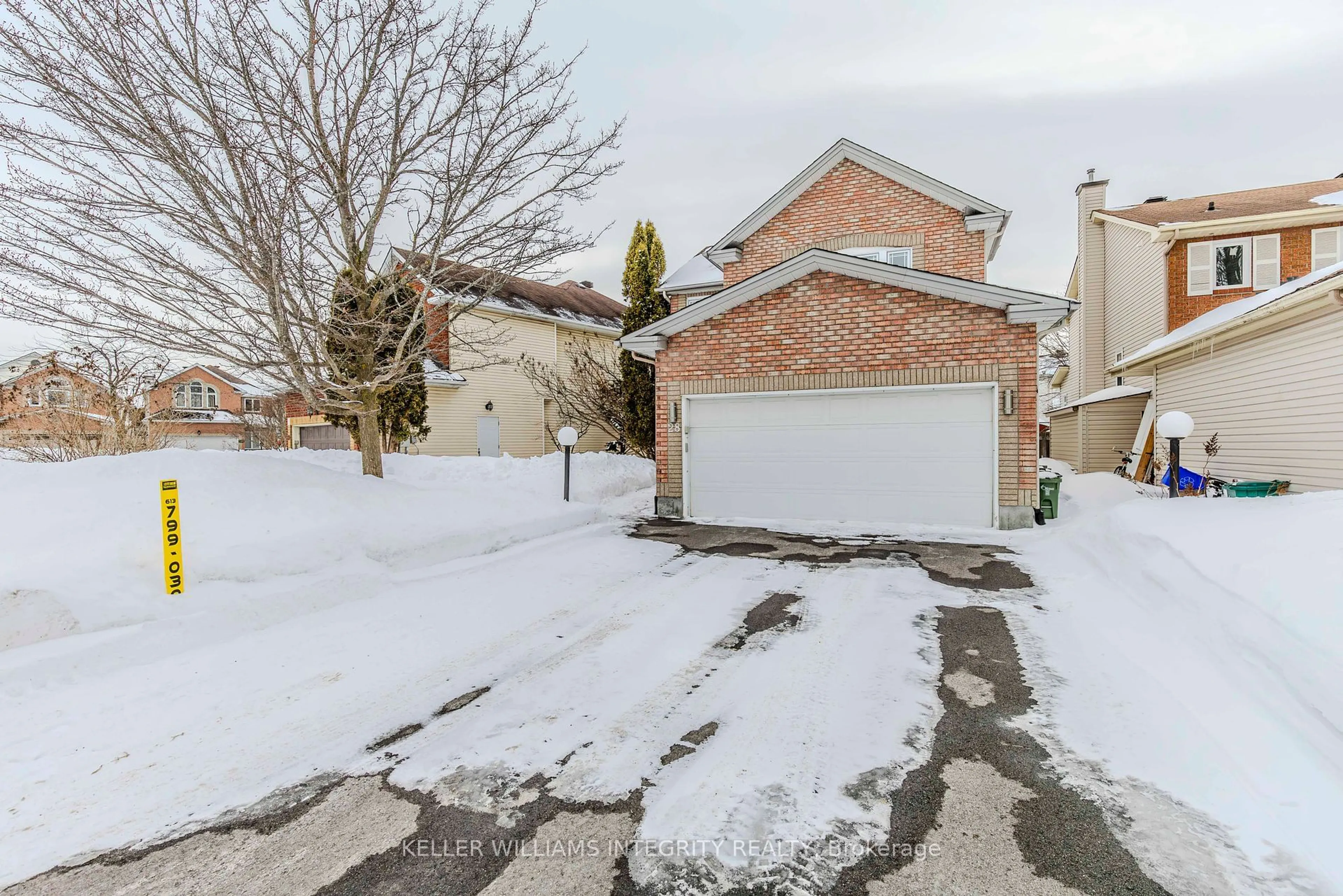 A pic from outside/outdoor area/front of a property/back of a property/a pic from drone, street for 28 Avonhurst Ave, Barrhaven Ontario K2J 4L2