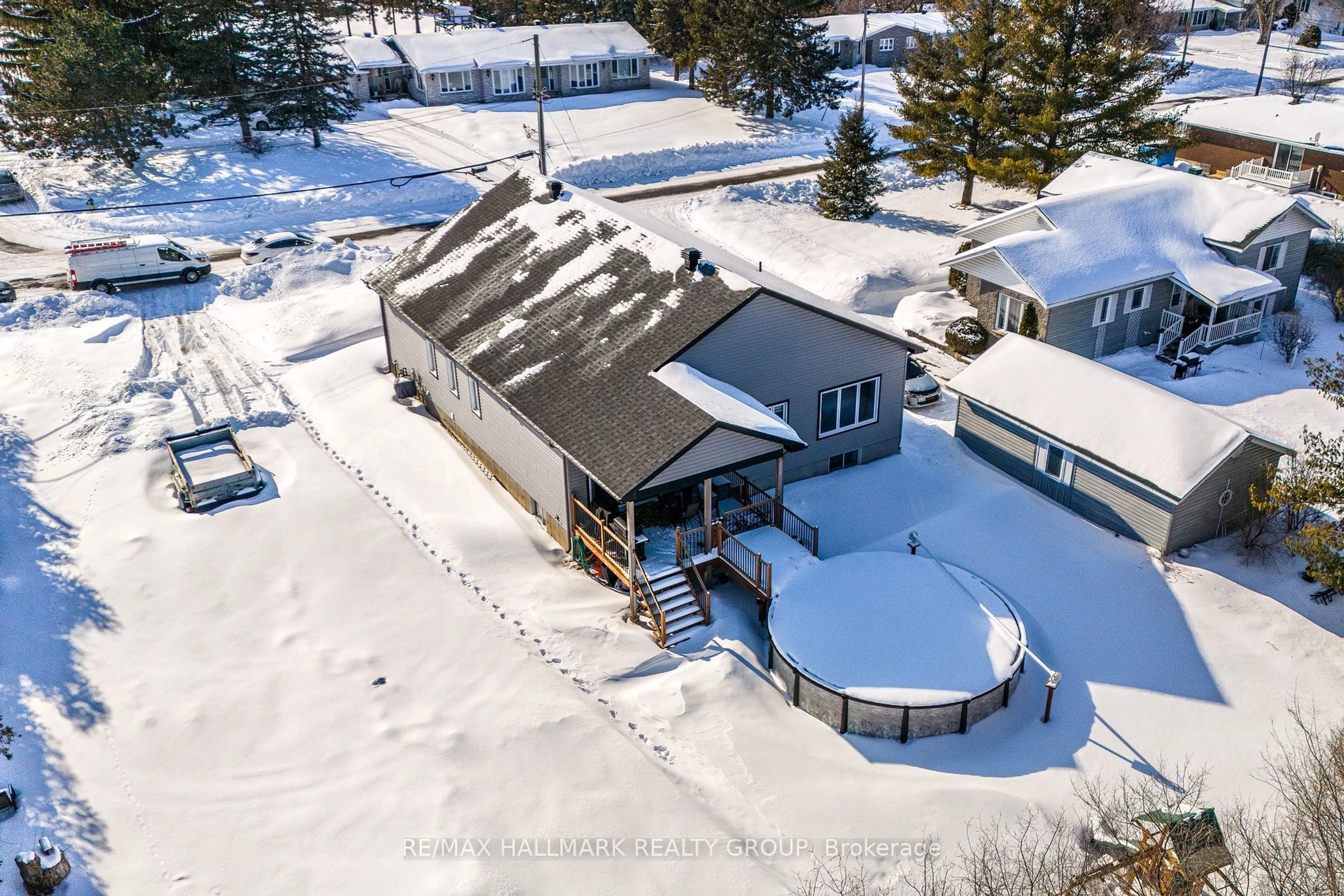 A pic from outside/outdoor area/front of a property/back of a property/a pic from drone, unknown for 8 Champagne Extension St, North Stormont Ontario K0A 1R0