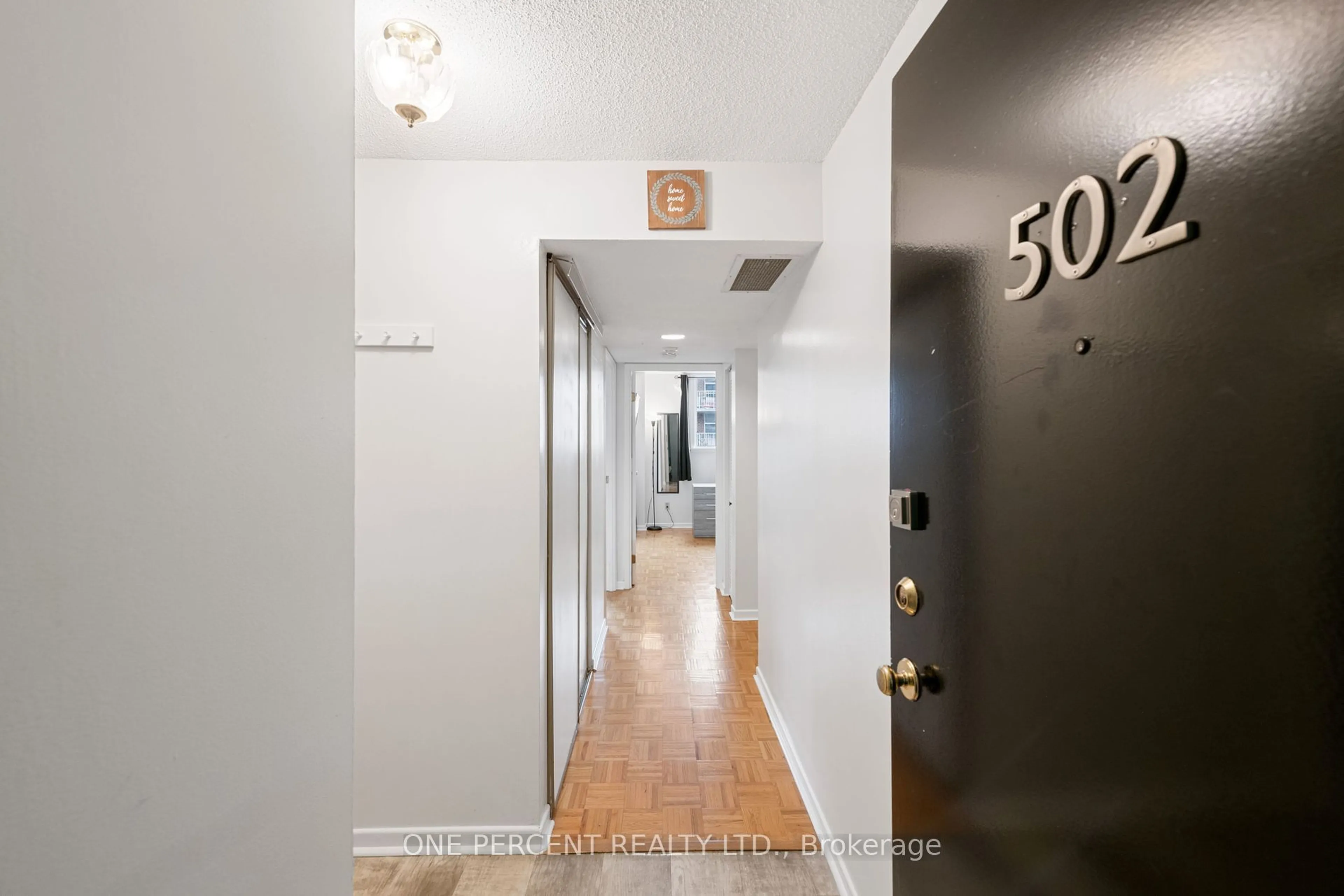 Indoor entryway for 309 CUMBERLAND St #502, Lower Town - Sandy Hill Ontario K1N 7J1