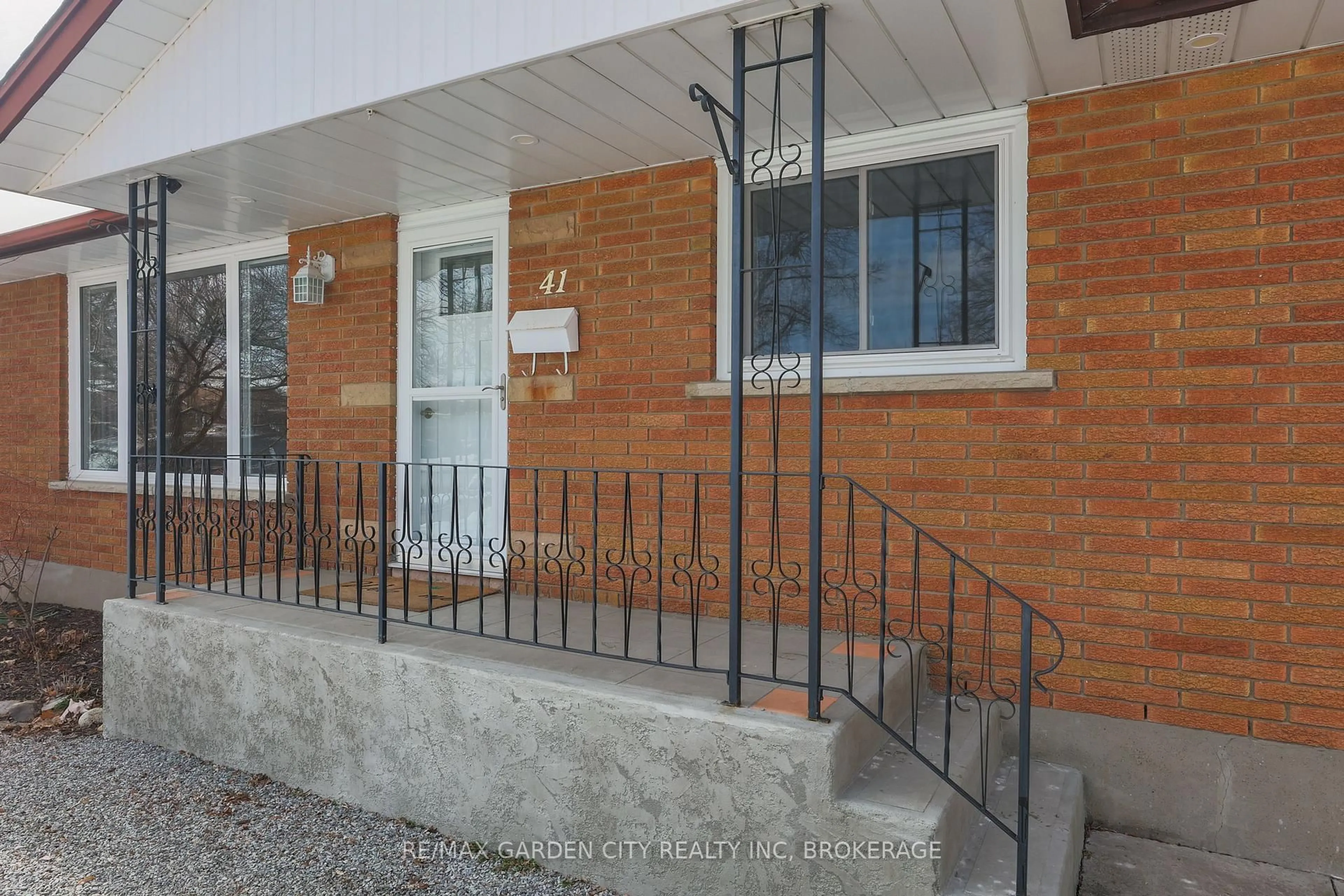 Unknown for 41 Howard Ave, St. Catharines Ontario L2N 3W8