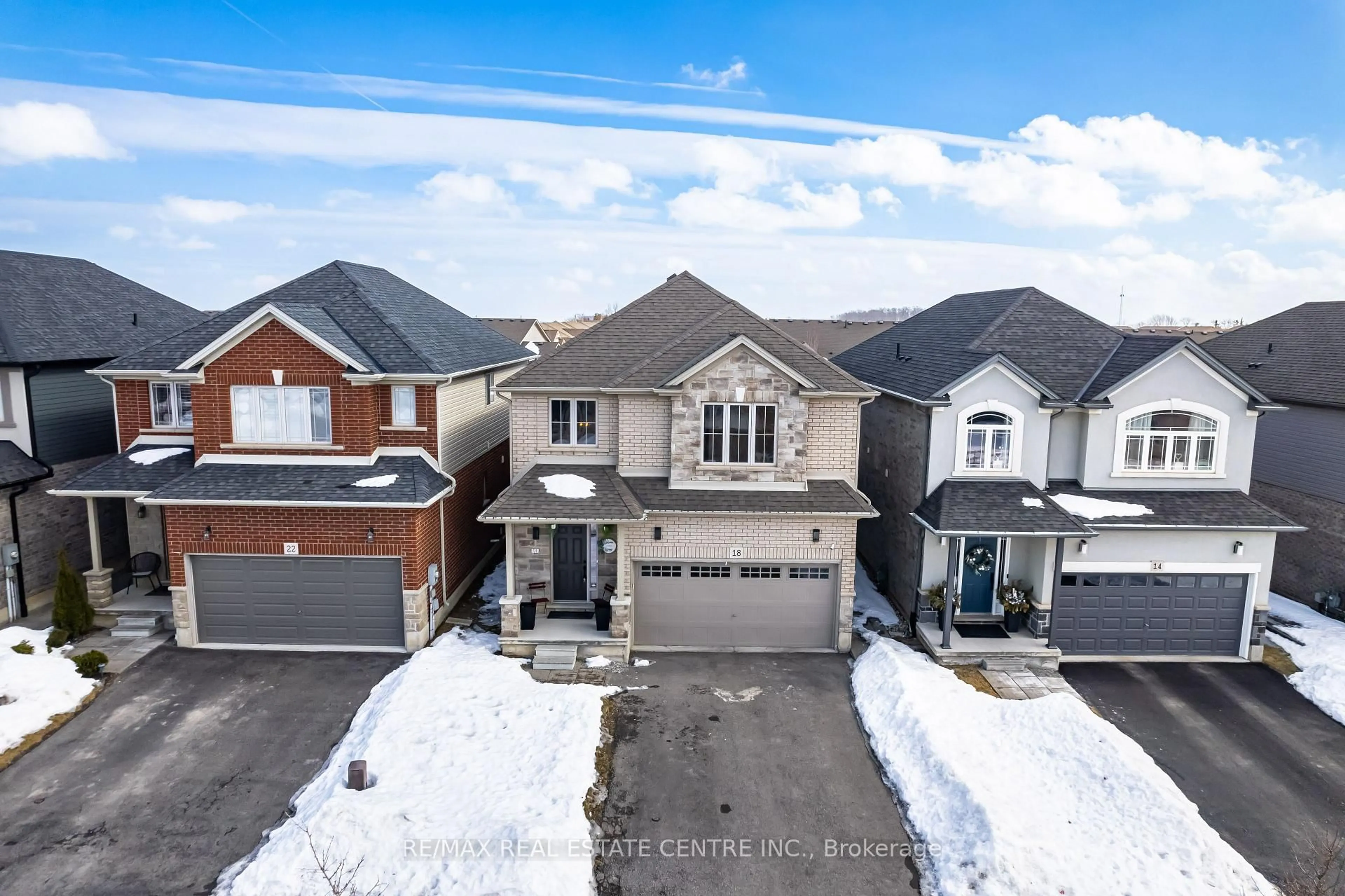 A pic from outside/outdoor area/front of a property/back of a property/a pic from drone, street for 18 Daw Ave, Hamilton Ontario L0R 1C0