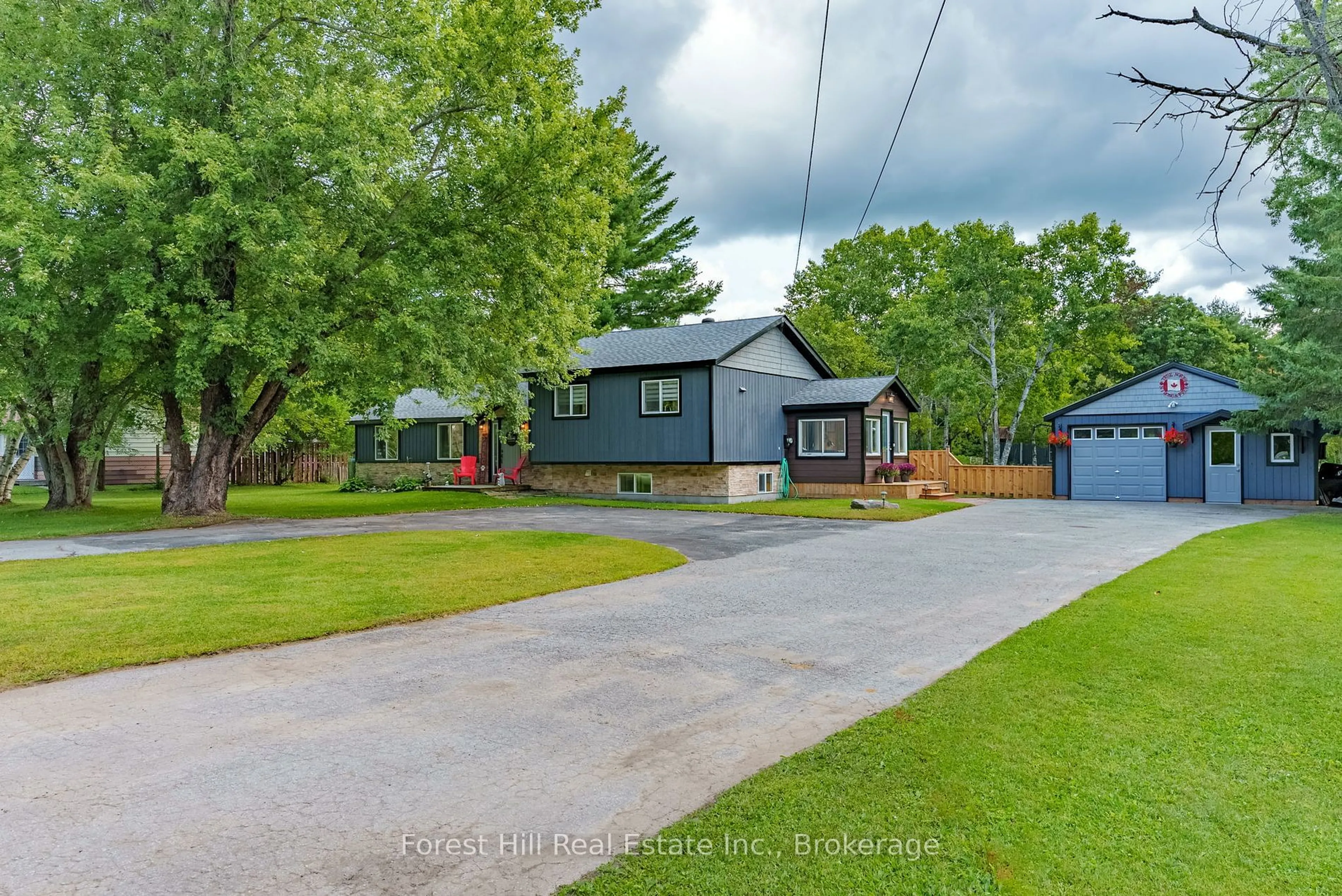 A pic from outside/outdoor area/front of a property/back of a property/a pic from drone, street for 1190 Winhara Rd, Gravenhurst Ontario P1P 1R1