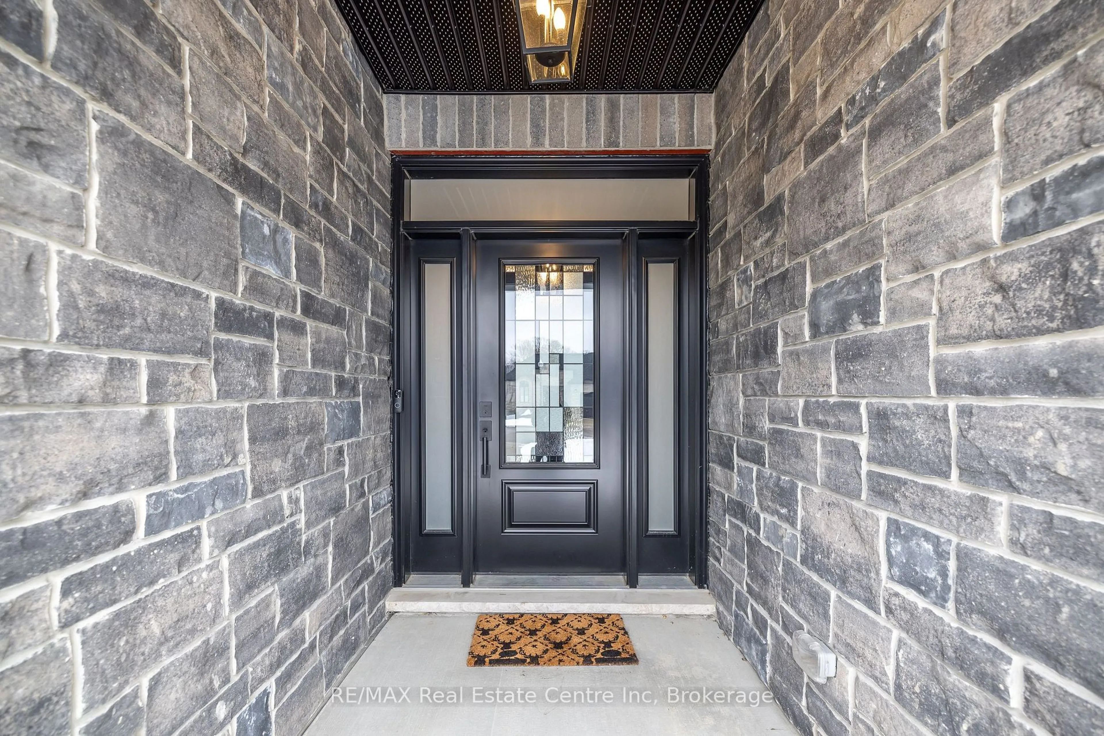 Indoor entryway for 430 Keeso Lane, North Perth Ontario N2W 0J3