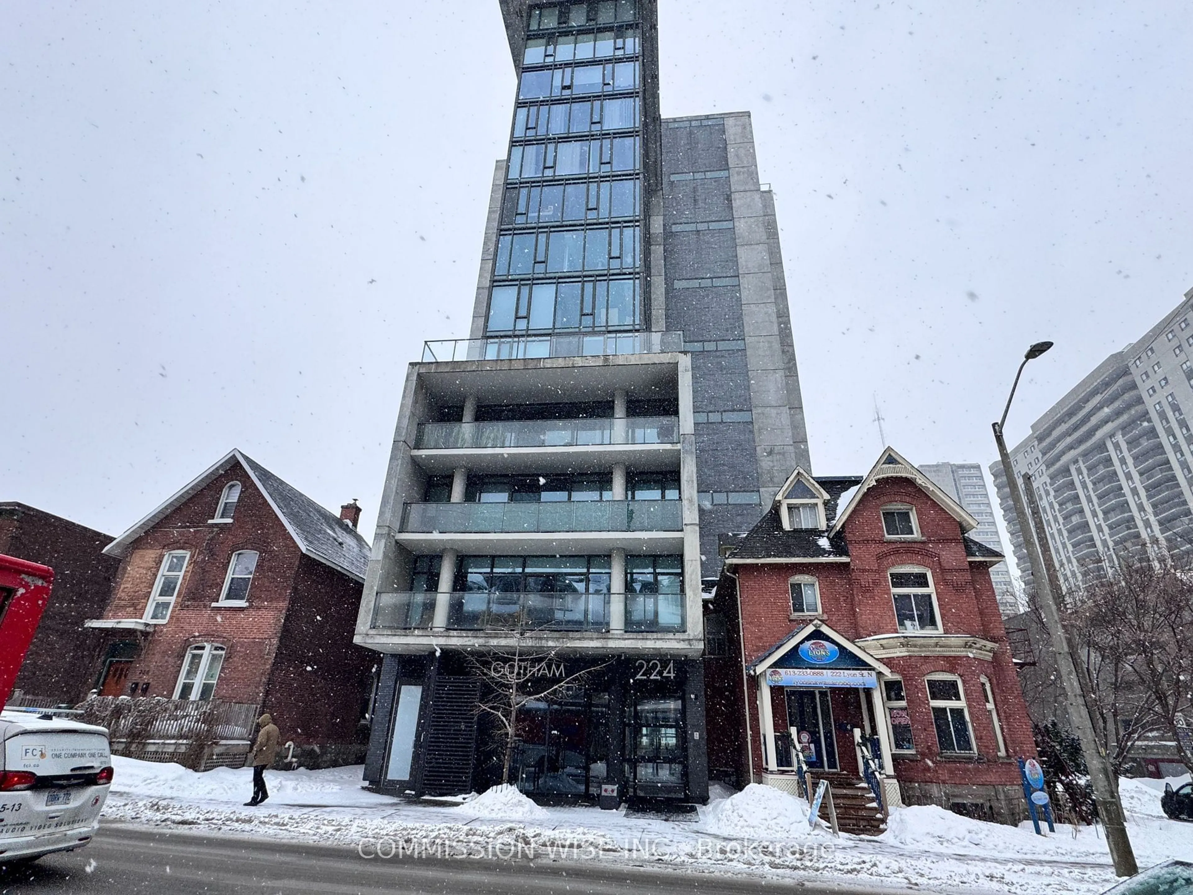 Indoor foyer for 224 Lyon St #204, Ottawa Centre Ontario K1R 0C1