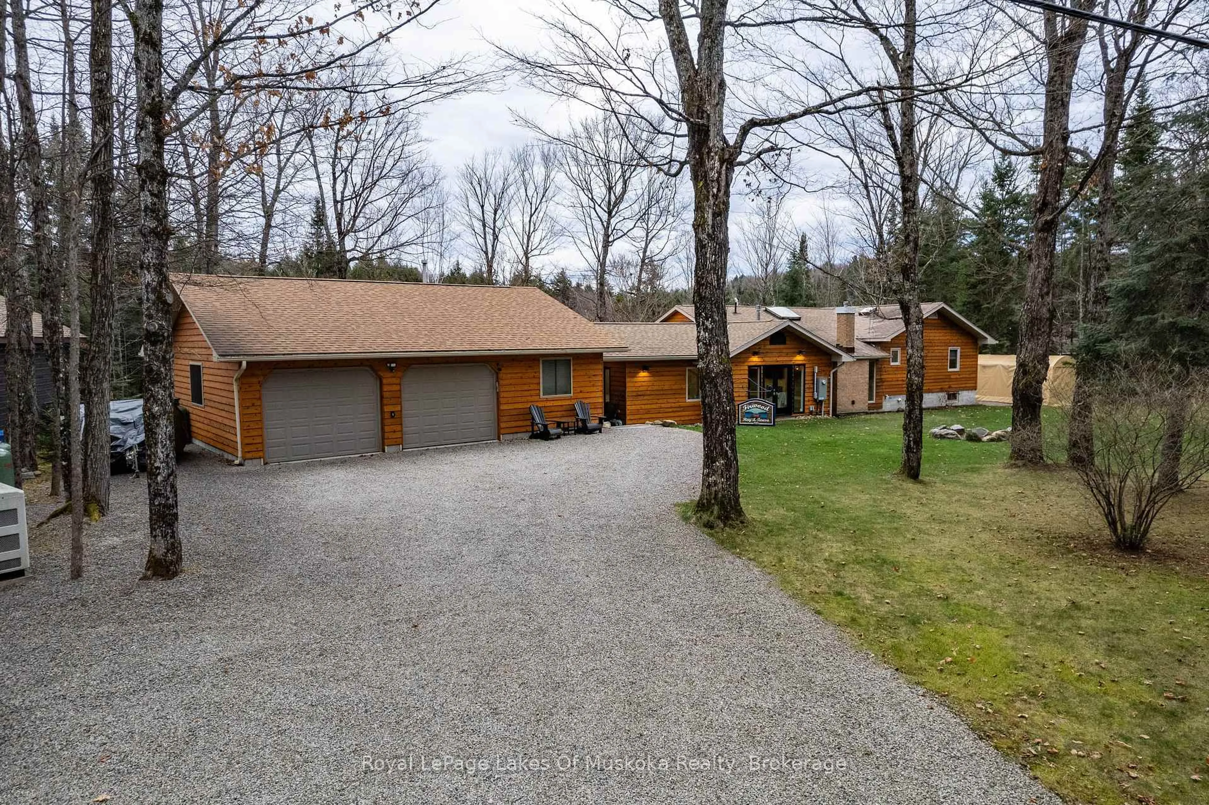 A pic from outside/outdoor area/front of a property/back of a property/a pic from drone, unknown for 1319 Wolf Circ, Algonquin Highlands Ontario P0A 1E0