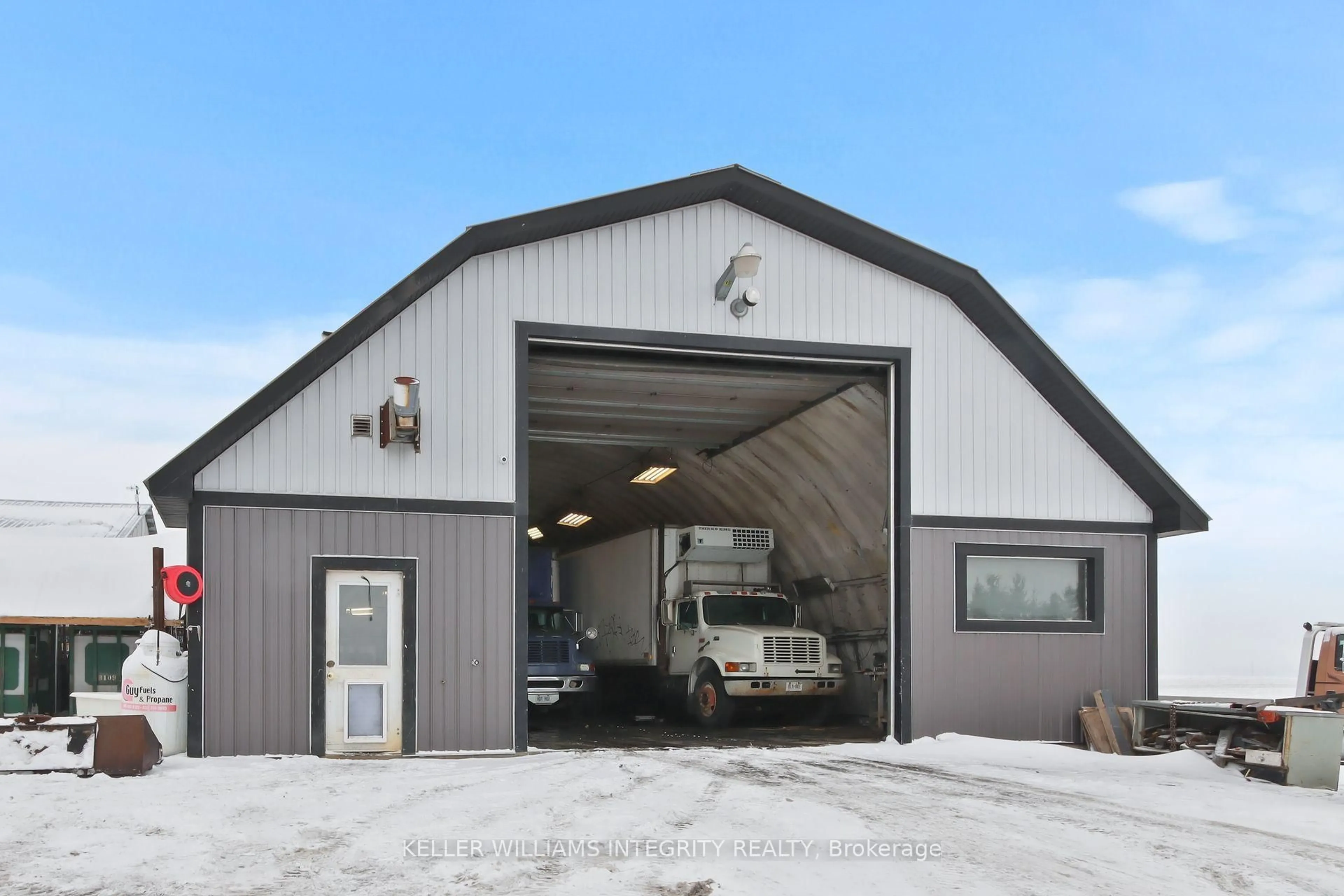 Indoor garage for 13109 COUNTY ROAD 3 Rd, North Dundas Ontario K0C 2K0