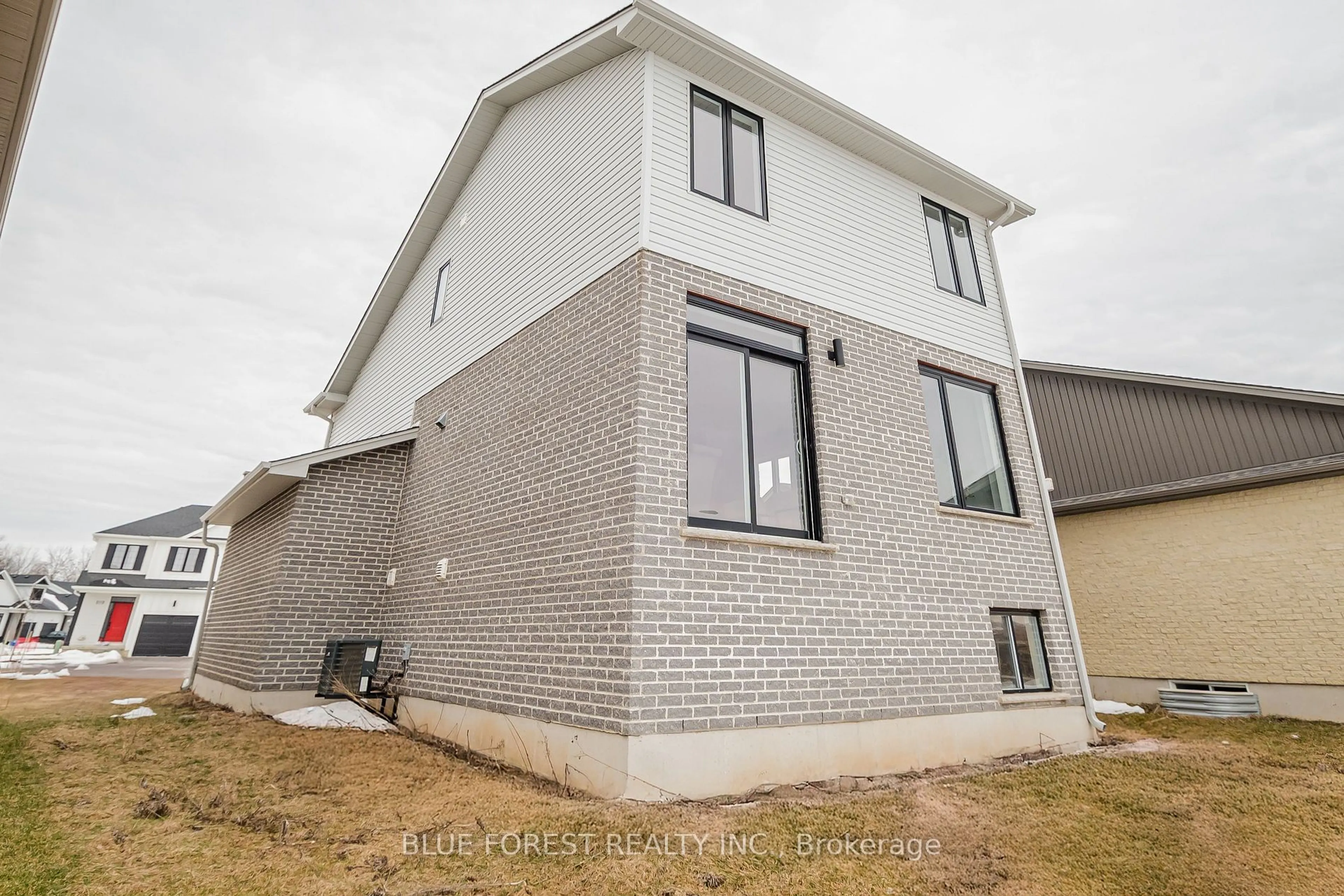 Home with brick exterior material, building for 1957 Evans Blvd, London South Ontario N6M 0A9