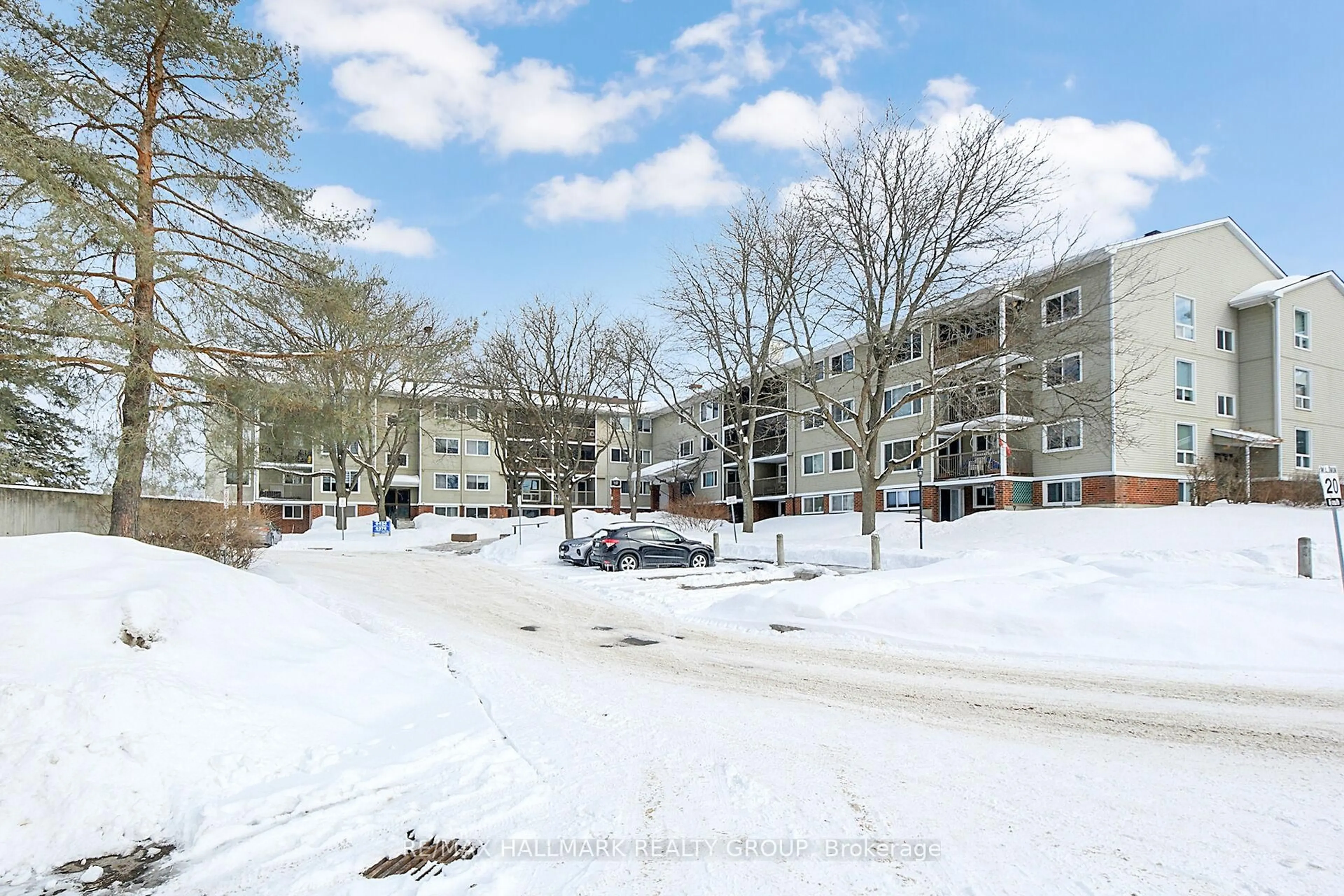 A pic from outside/outdoor area/front of a property/back of a property/a pic from drone, unknown for 6434 Bilberry Dr #414, Orleans - Convent Glen and Area Ontario K1C 4P5