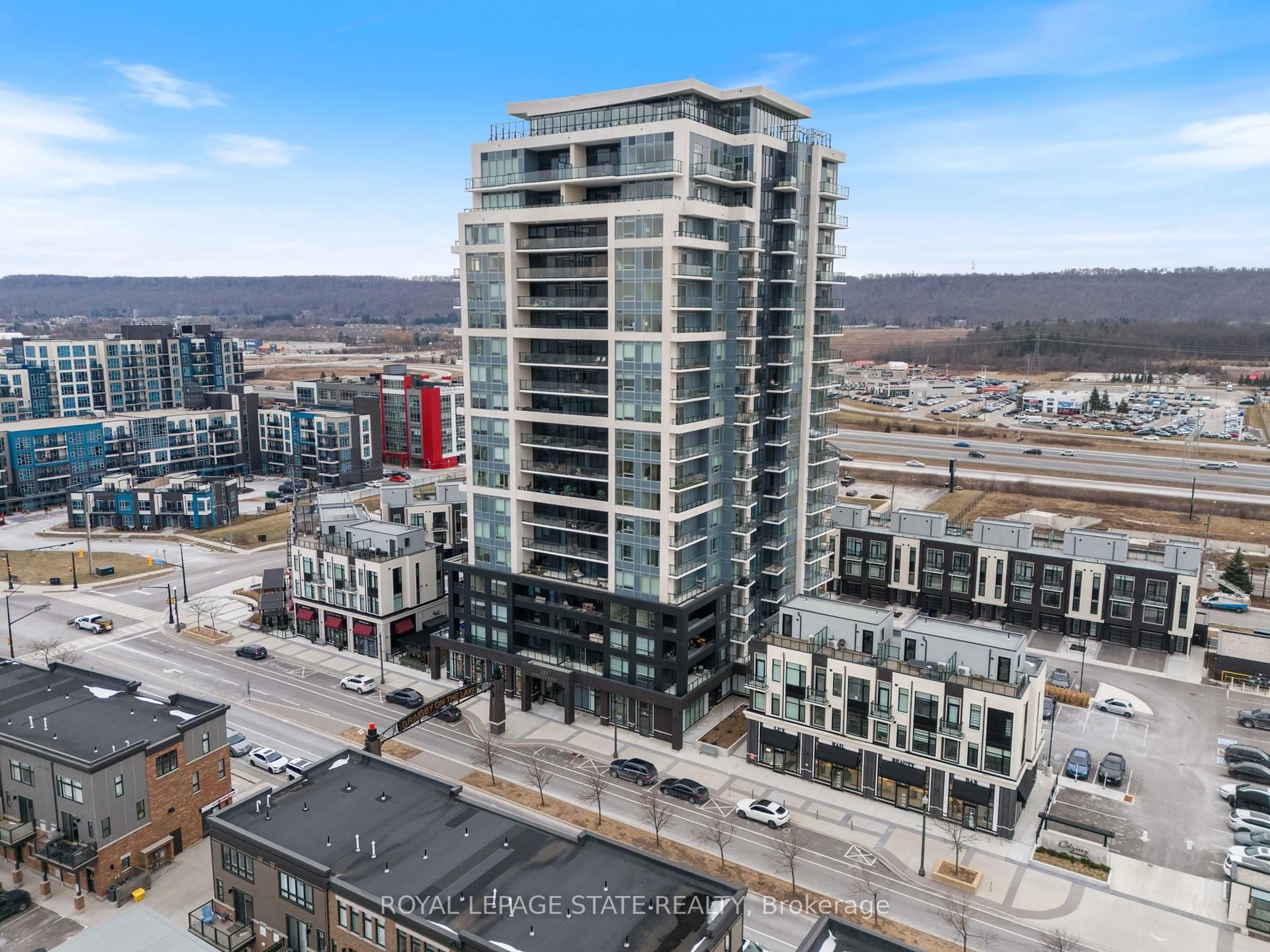 A pic from outside/outdoor area/front of a property/back of a property/a pic from drone, city buildings view from balcony for 50 Windward Dr, Grimsby Ontario L3M 4E8