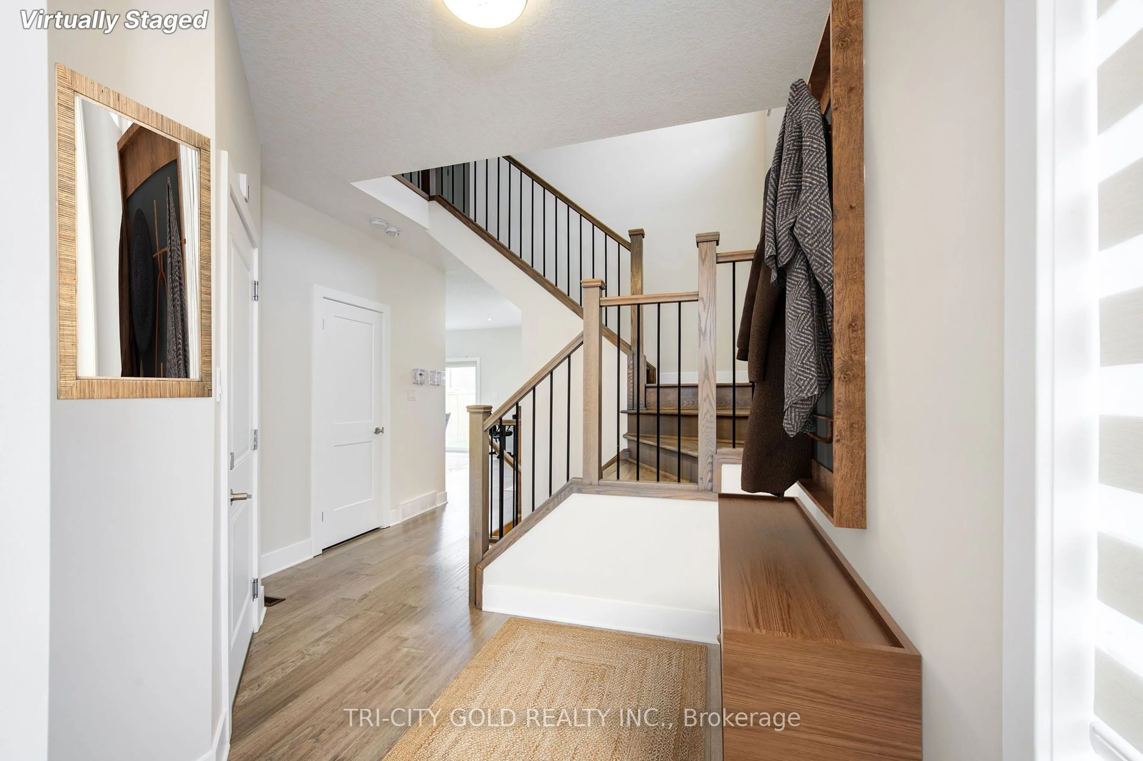 Indoor entryway for 2889 Doyle Dr, London Ontario N6M 0G7