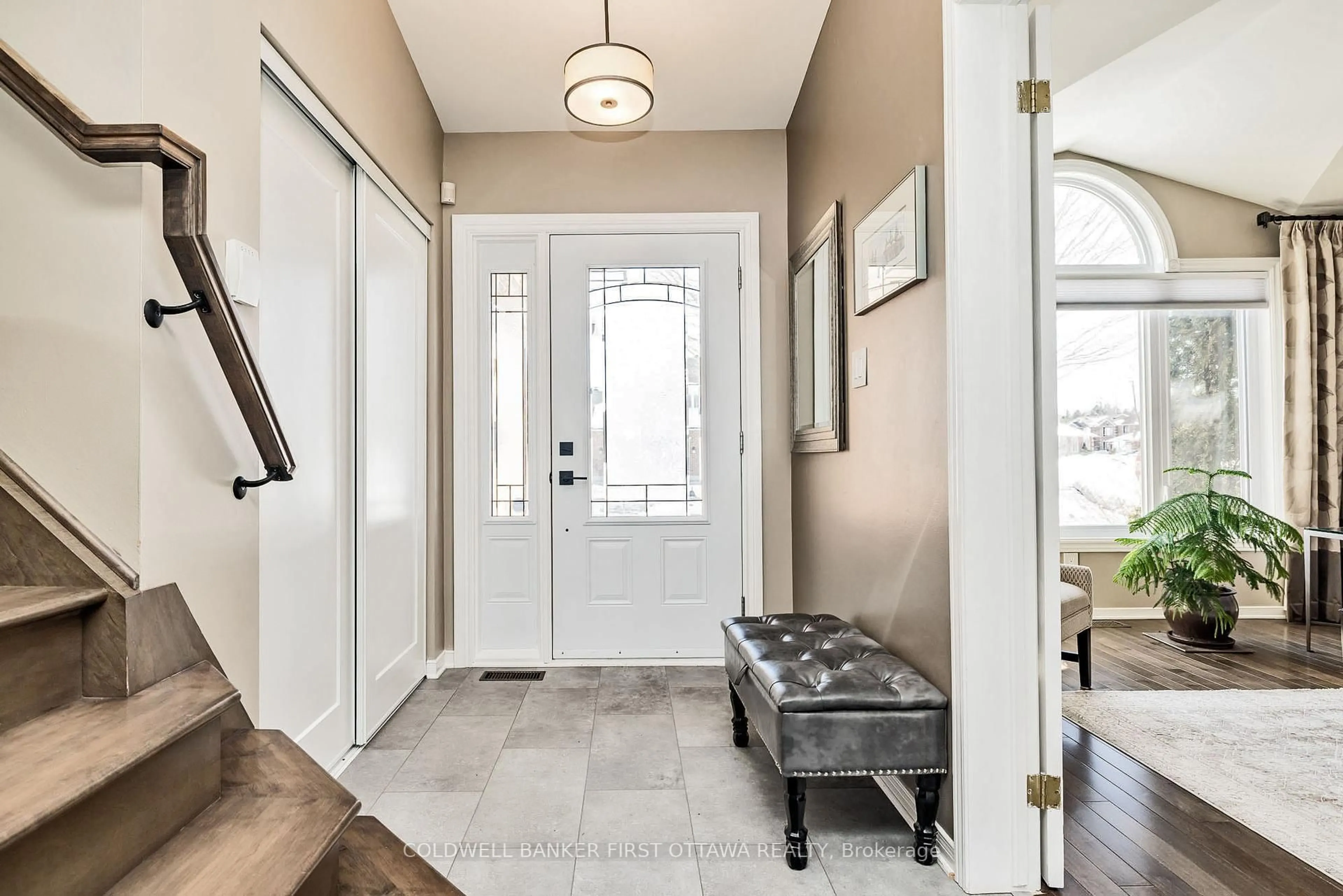 Indoor entryway for 2 Lone Meadow Tr, Stittsville - Munster - Richmond Ontario K2S 1C9