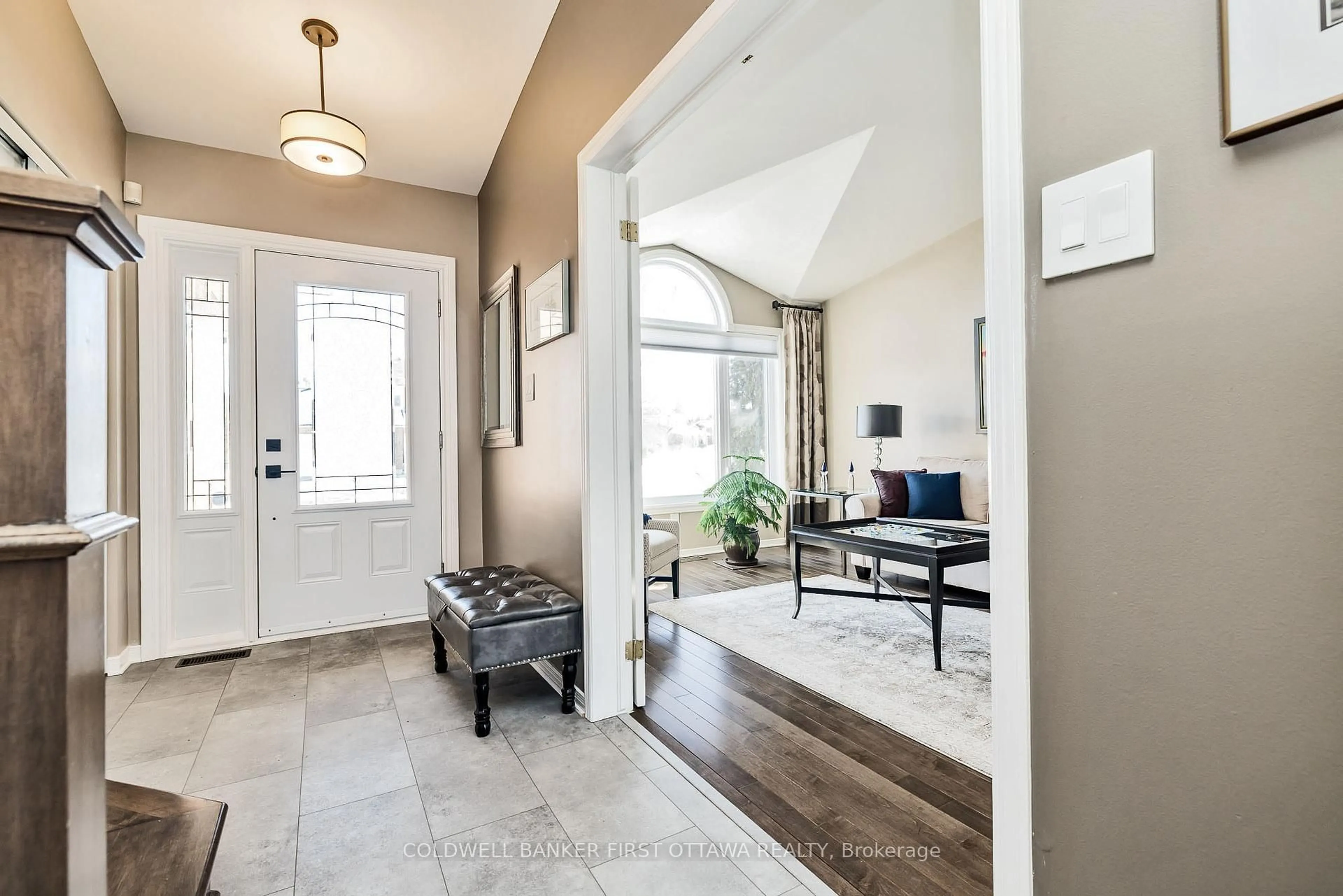 Indoor entryway for 2 Lone Meadow Tr, Stittsville - Munster - Richmond Ontario K2S 1C9