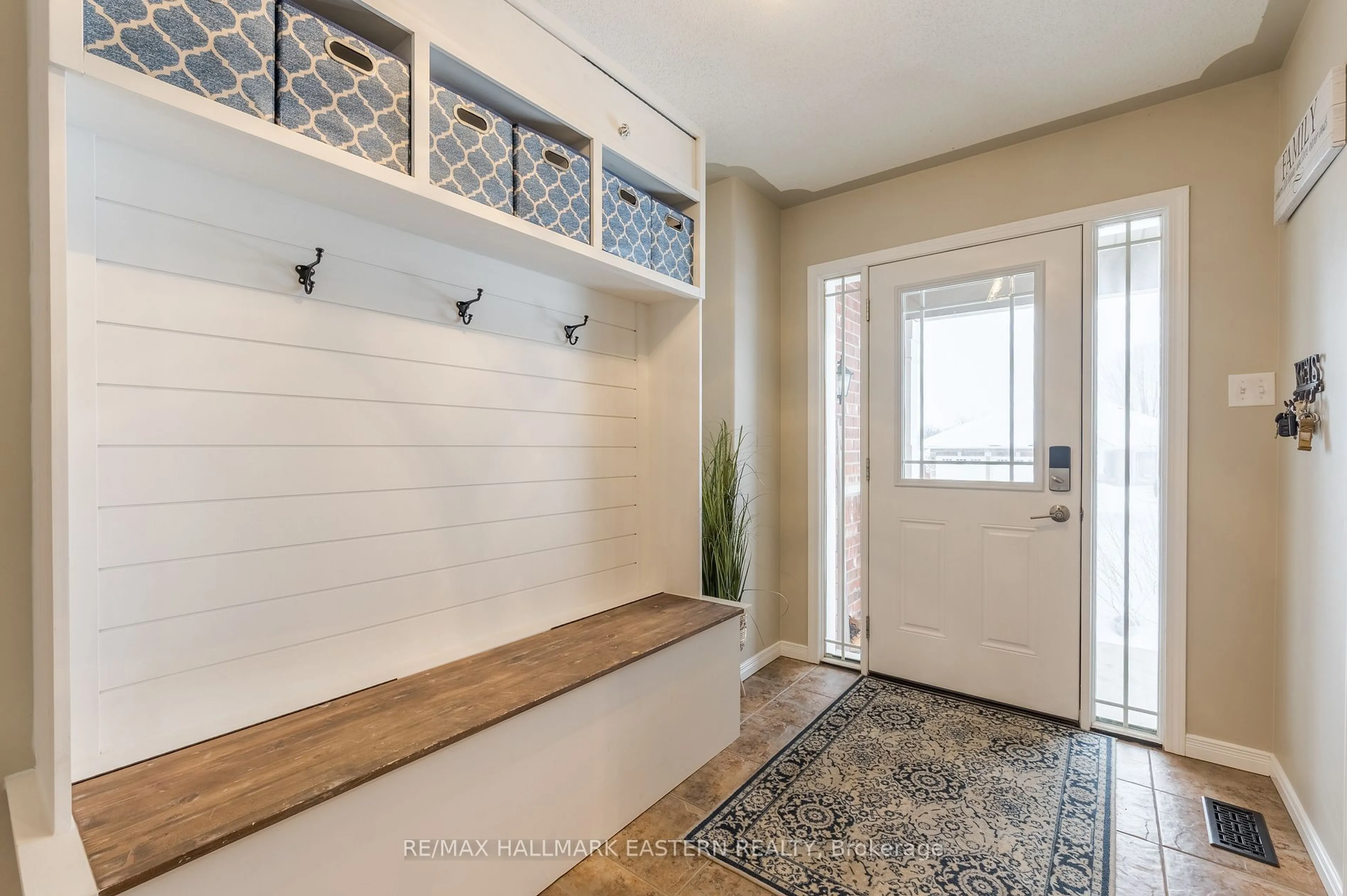 Indoor entryway for 312 Glenwood St, Smith-Ennismore-Lakefield Ontario K9H 2B3