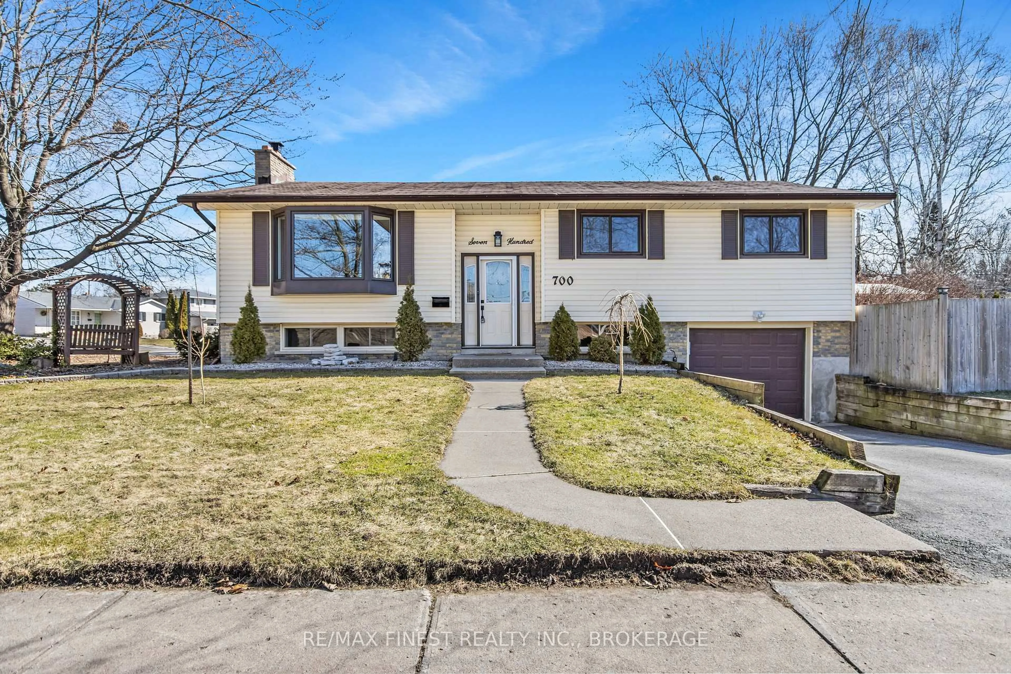 Home with vinyl exterior material, street for 700 LAIDLAW Cres, Kingston Ontario K7M 5M4