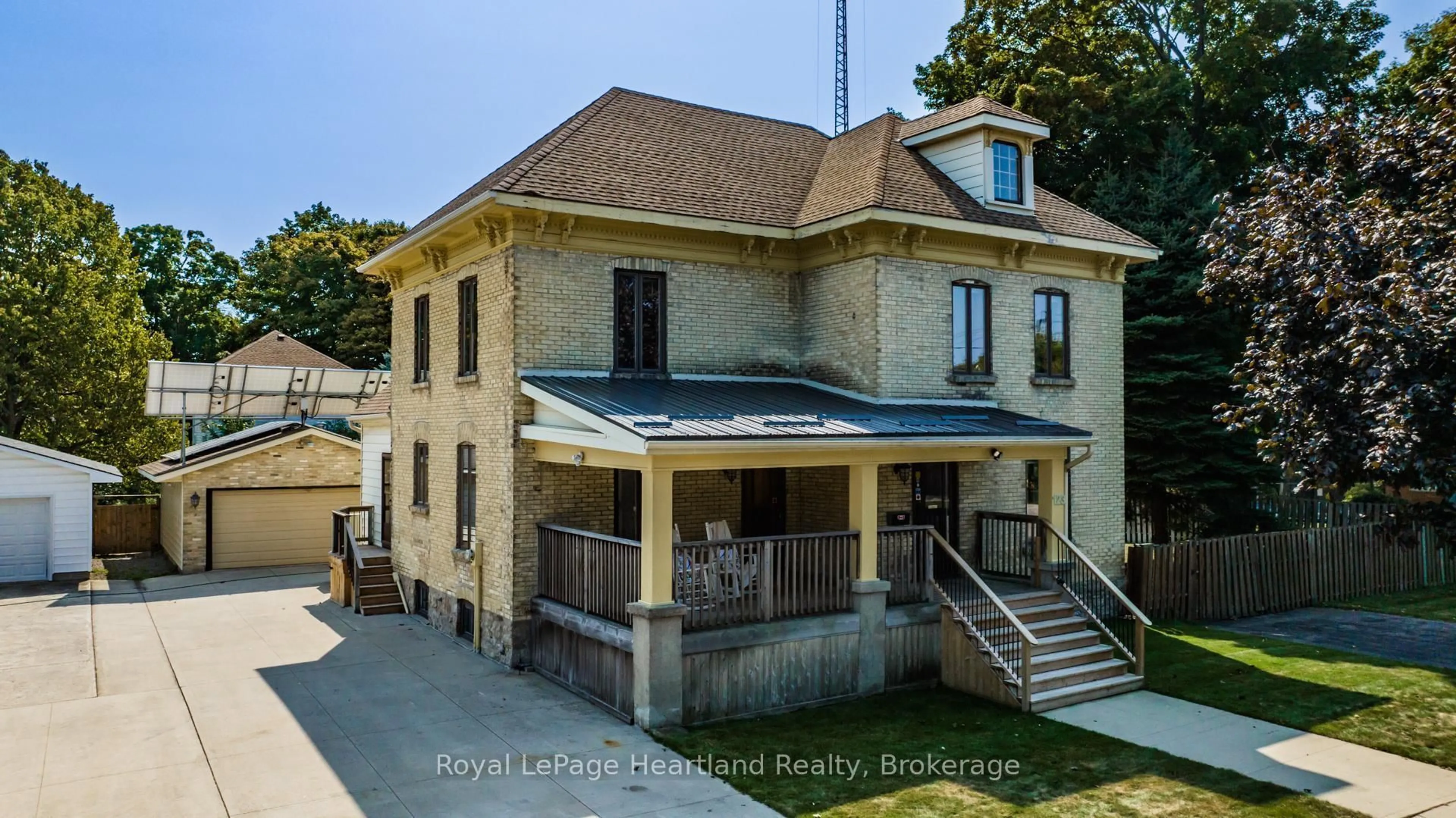 Home with brick exterior material, building for 123 ELGIN Ave, Goderich Ontario N7A 2E4